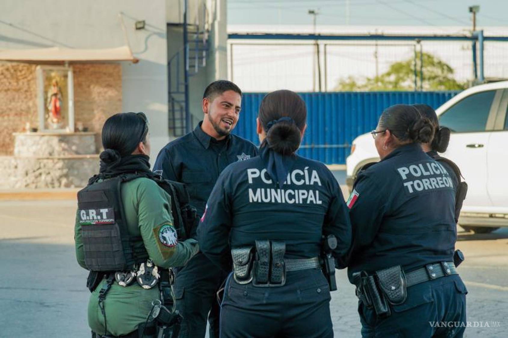 $!En entrevista, Flores destacó que el modelo de policía de proximidad busca fortalecer el vínculo entre ciudadanía y corporaciones.