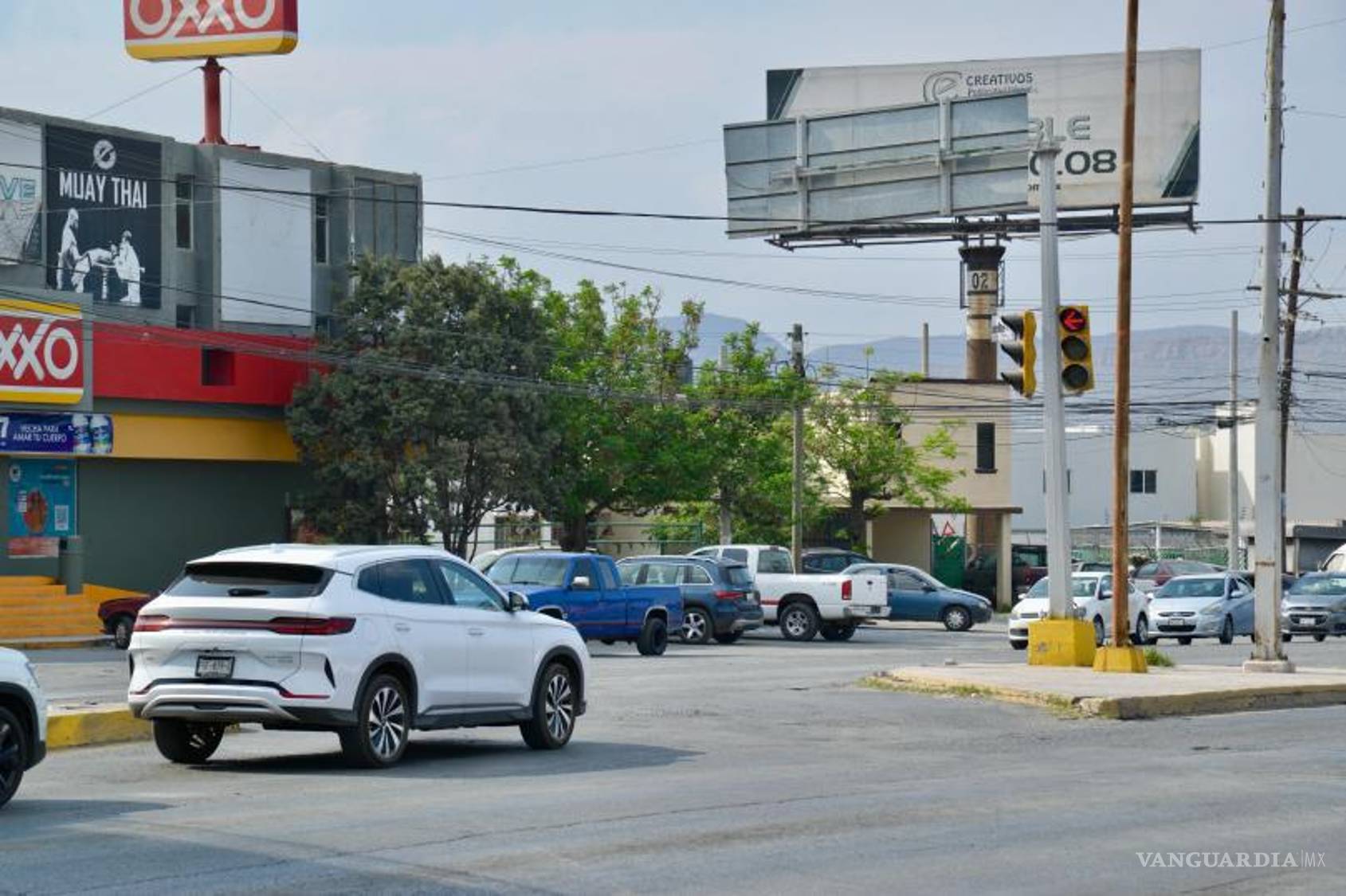 $!Comerciantes cercanos al cruce señalan que los accidentes son comunes, con un aproximado de uno cada 15 días.