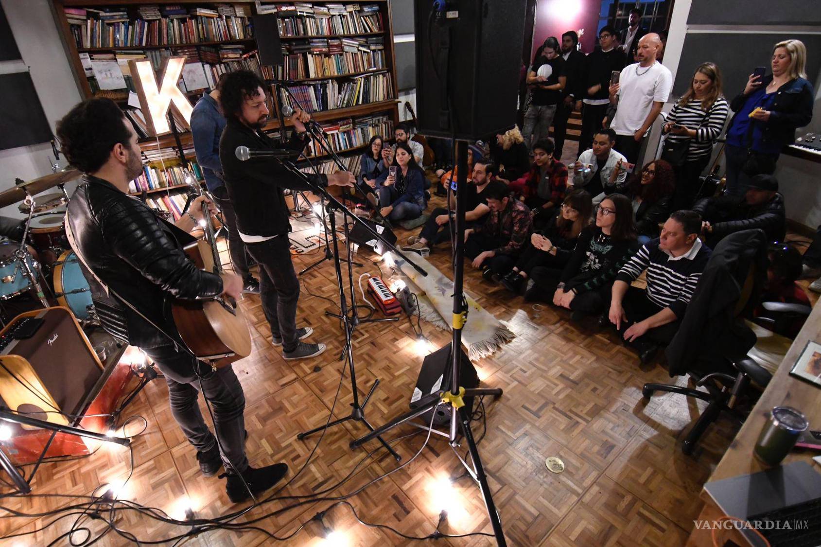 $!Entre un selecto grupo de asistentes, hicieron gala de sus éxitos acumulados en siete álbumes de estudio.