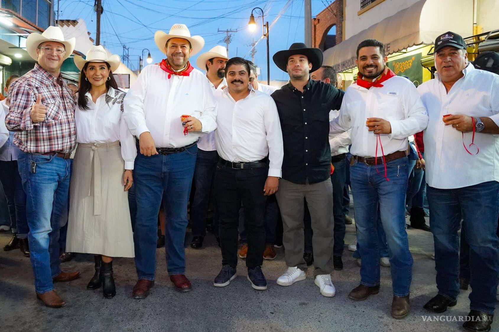 $!La tradicional Callejoneada recorrió el centro histórico con música y degustaciones típicas.