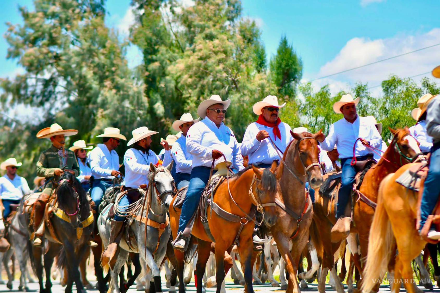 $!Cientos de cabalgantes participaron en la Cabalgata 33, una de las tradiciones más representativas del municipio.
