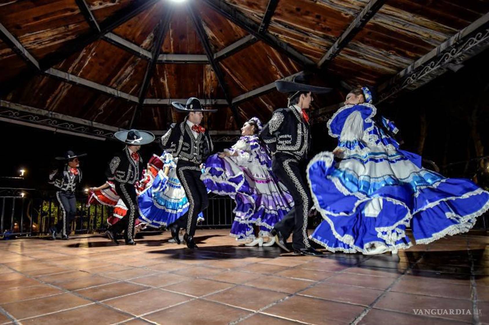 $!La participación de niños pequeños y adultos mayores durante la celebración refleja la convivencia intergeneracional y cómo un espacio público bien cuidado puede unir a distintas generaciones dentro de la comunidad.
