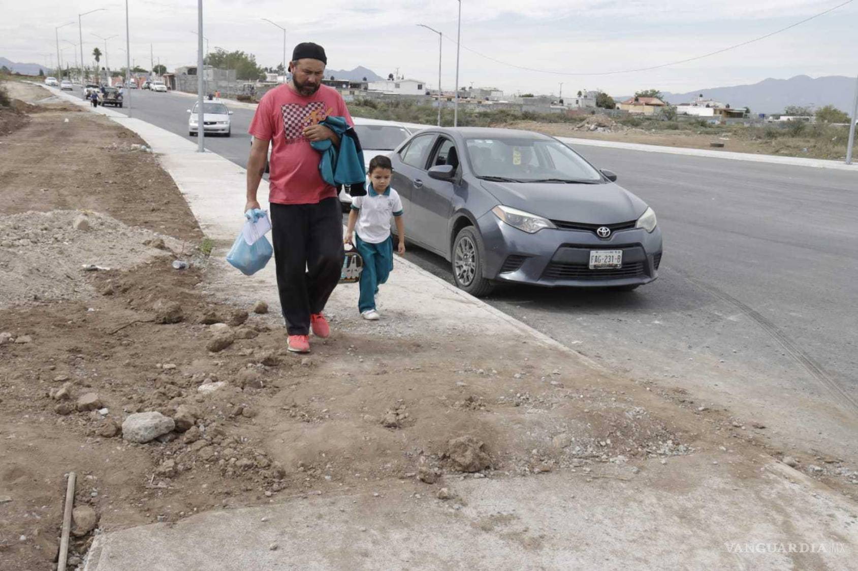$!Dificultades en el camino: Usuarios denuncian falta de señalización y diseño inadecuado en las recientes obras de conectividad urbana.