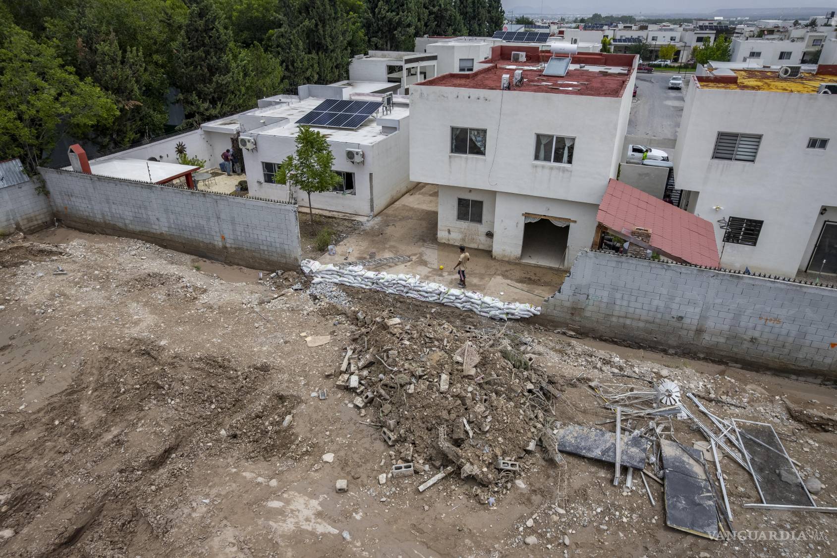 $!Considerables daños dejó la lluvia en fraccionamientos del norte de Saltillo.
