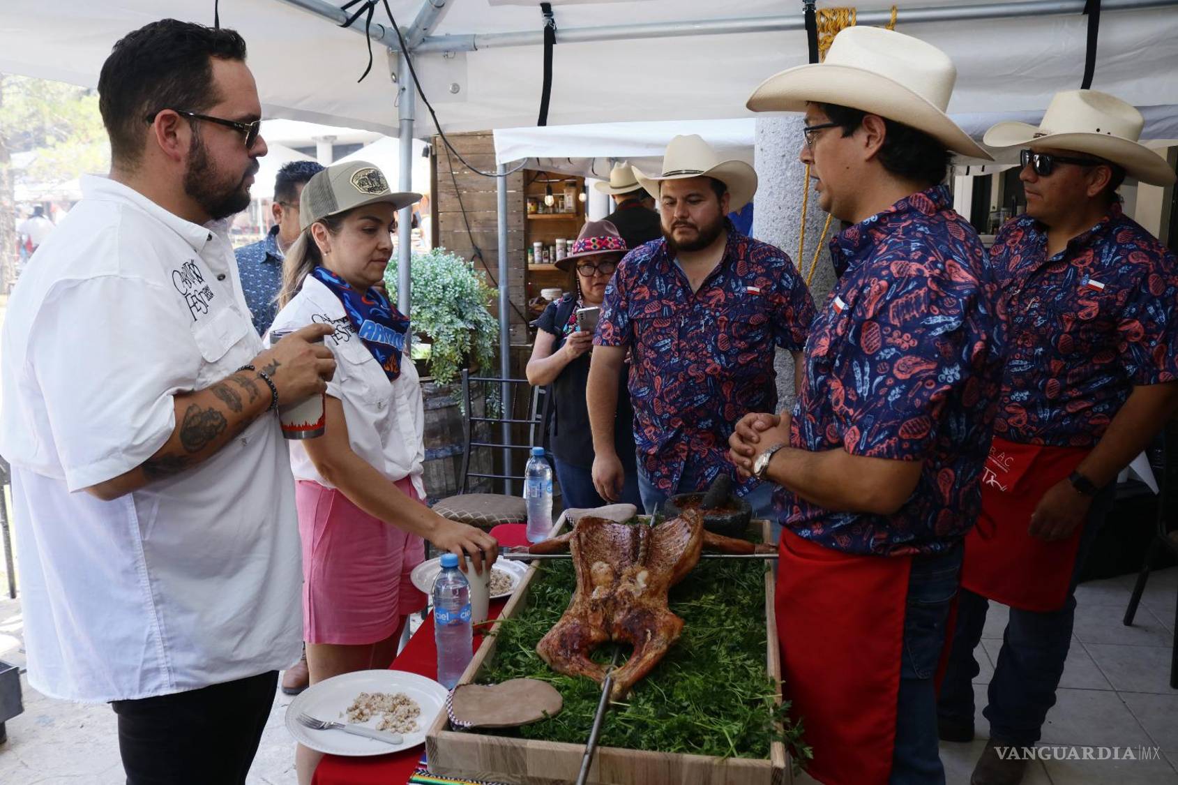 $!Los jueces escucharon atentos las explicaciones y presentaciones de las recetas.