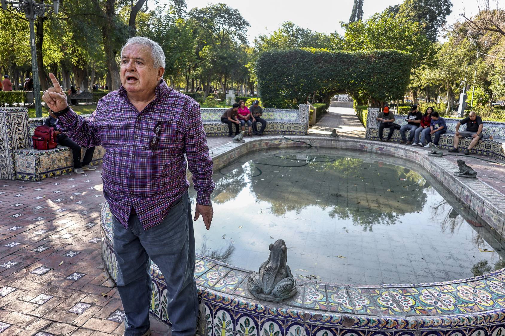 $!Rueda de prensa de los voluntarios en defensa de nuestra Alameda, quienes han iniciado una lucha contra la rehabilitación de la emblemática plaza.