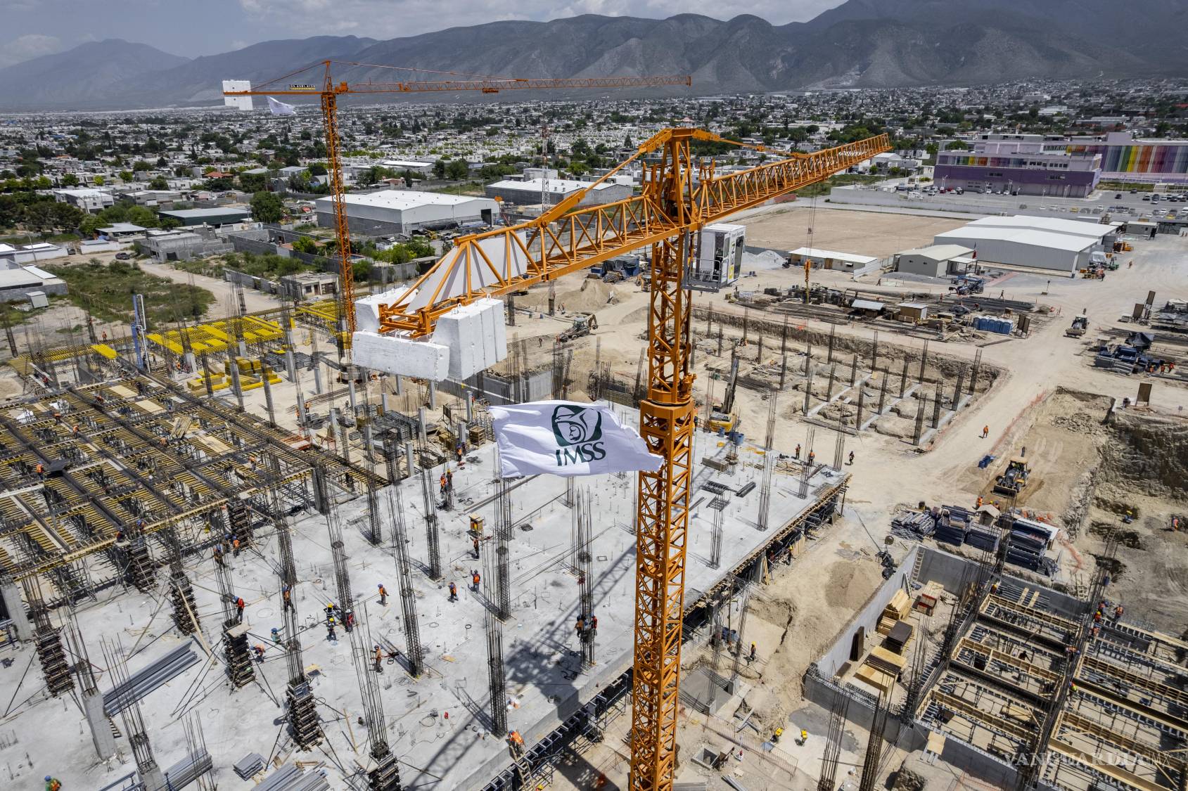 $!Trabajos de construcción en el nuevo Hospital Regional de Especialidad del IMSS en el Centro Metropolitano.
