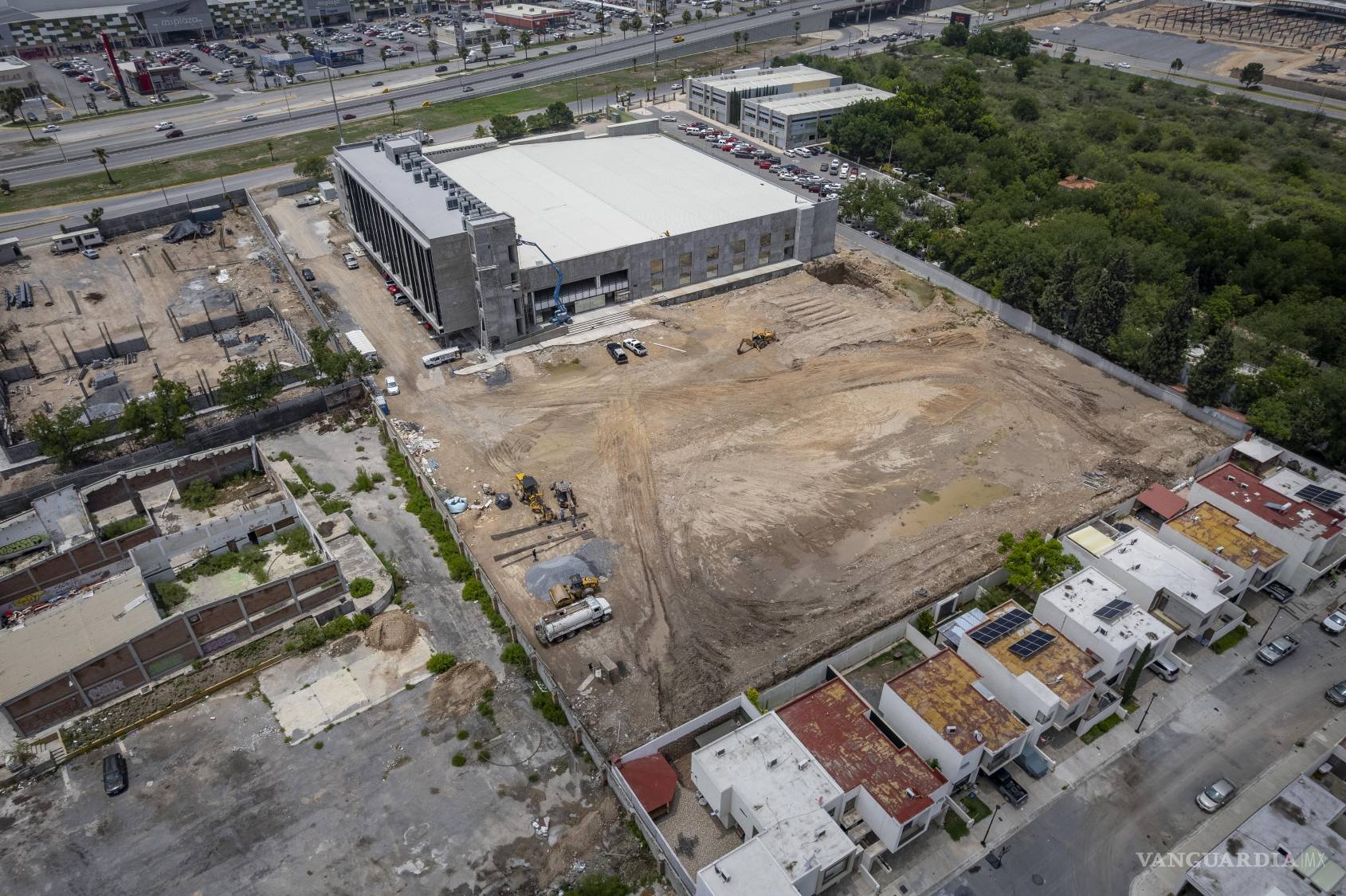 $!Una vecina de Terranova recordó que, tras las lluvias del año pasado, se envió una carta a Protección Civil, Obras Públicas y al Poder Judicial para advertir que la obra de Ciudad Judicial provocaba severos encharcamientos en la zona.