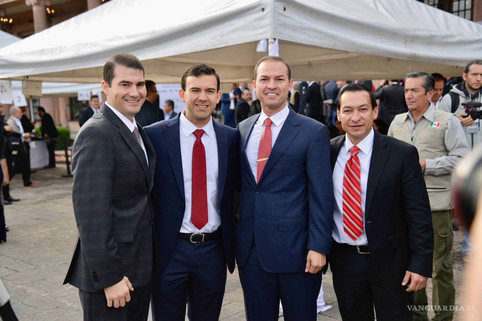 $!Miembros de su nuevo gabinete se dieron cita al Congreso de Coahuila.