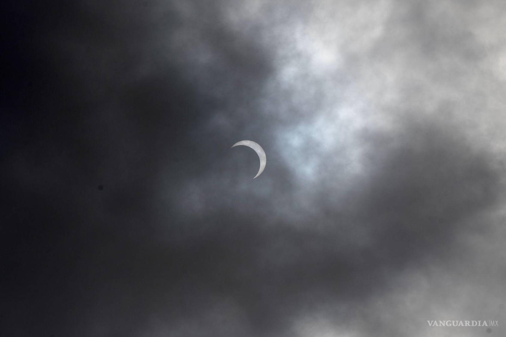 $!Un poco oculto por la nubosidad, pero aun así se pudo apreciar.