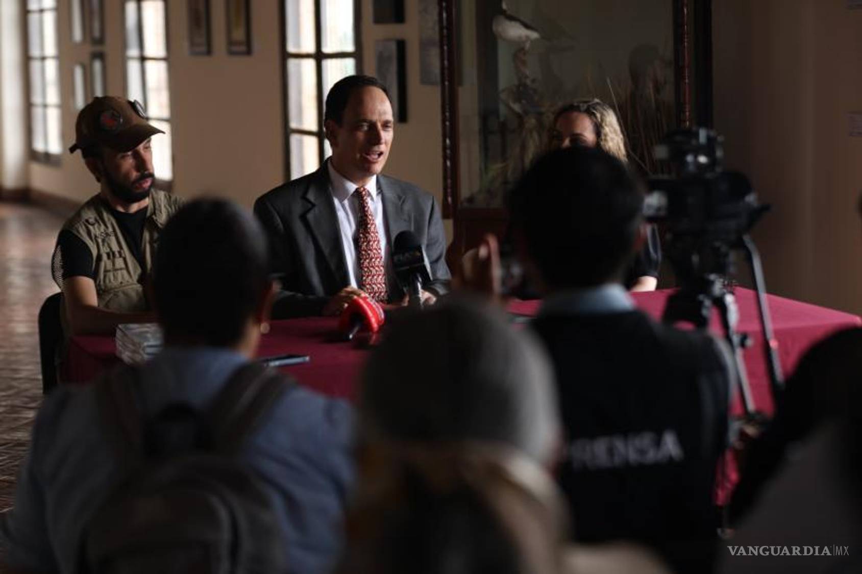 $!A través del lente y el activismo, el integrante del patronato del Museo de las Aves de México busca crear conciencia sobre el riesgo de extinción que enfrentan muchas especies.