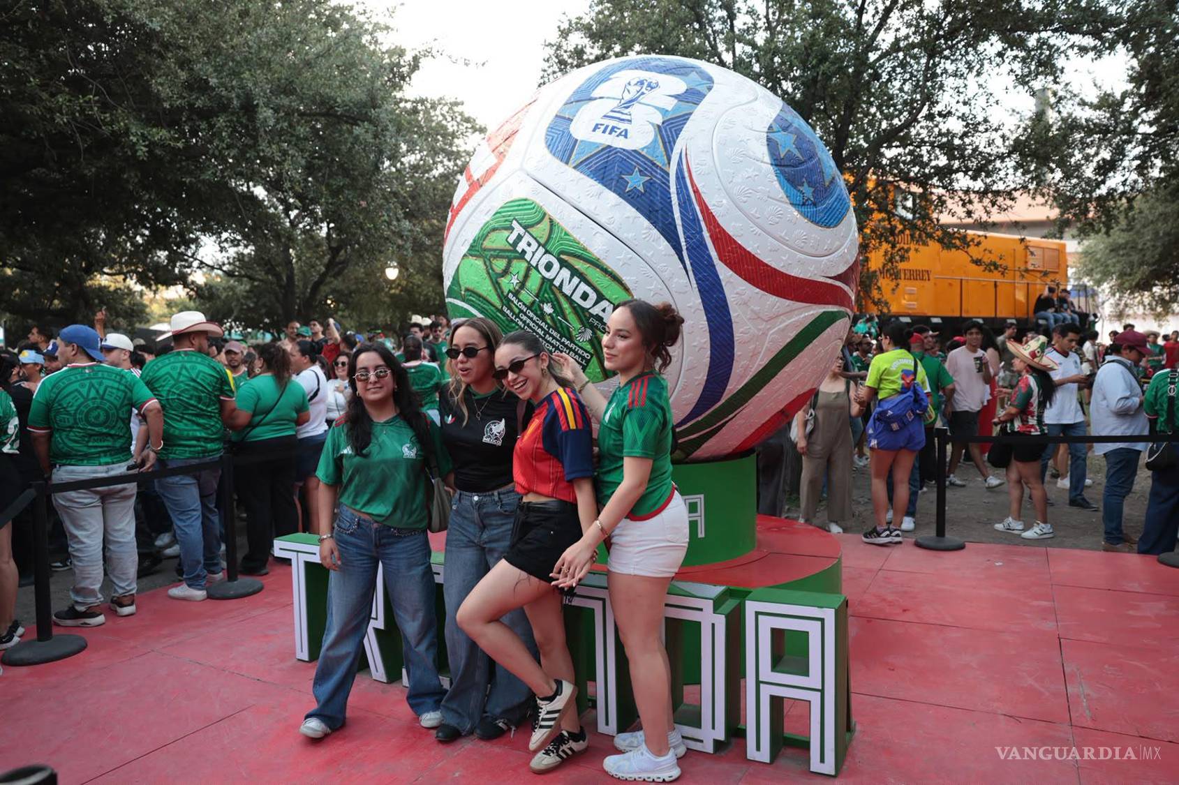 $!La goleada de Canadá sobre Catar encendió el ambiente previo al partido de México ante Corea del Sur.