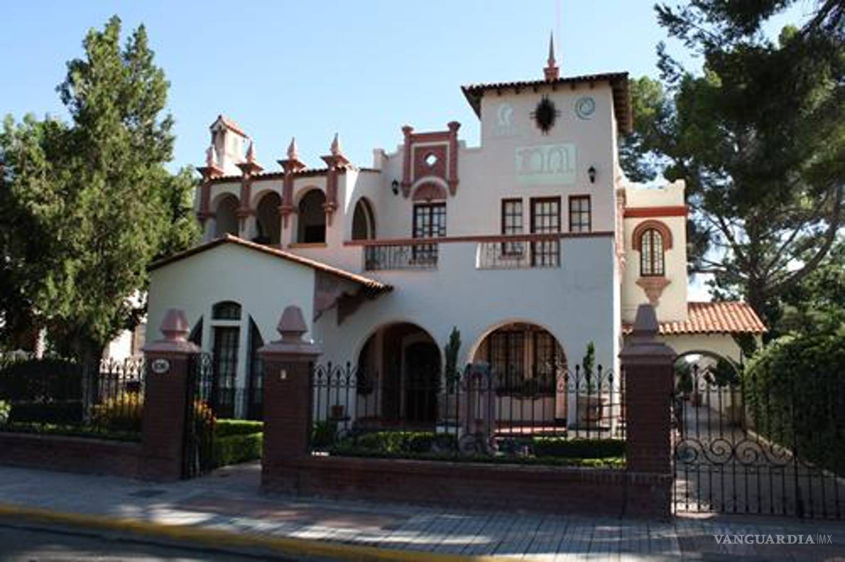$!En un chalet tipo inglés construido a finales de 1930 frente a la Alameda de Zaragoza es donde se alberga al Museo del Normalismo.