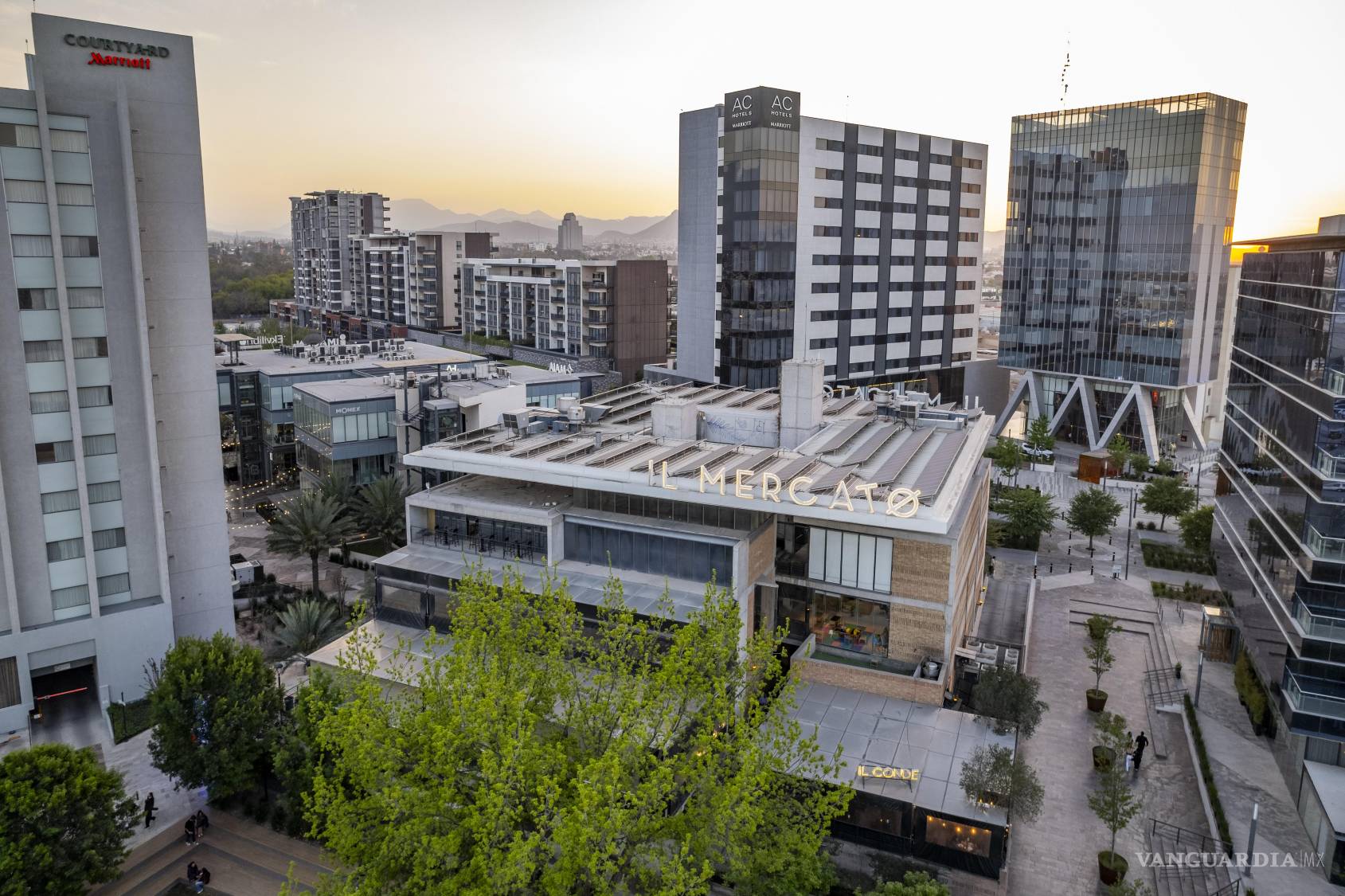 $!Parque Centro marcó una nueva forma de hacer ciudad en la capital de Coahuila: vivir, trabajar, pasear y convivir en un mismo lugar.