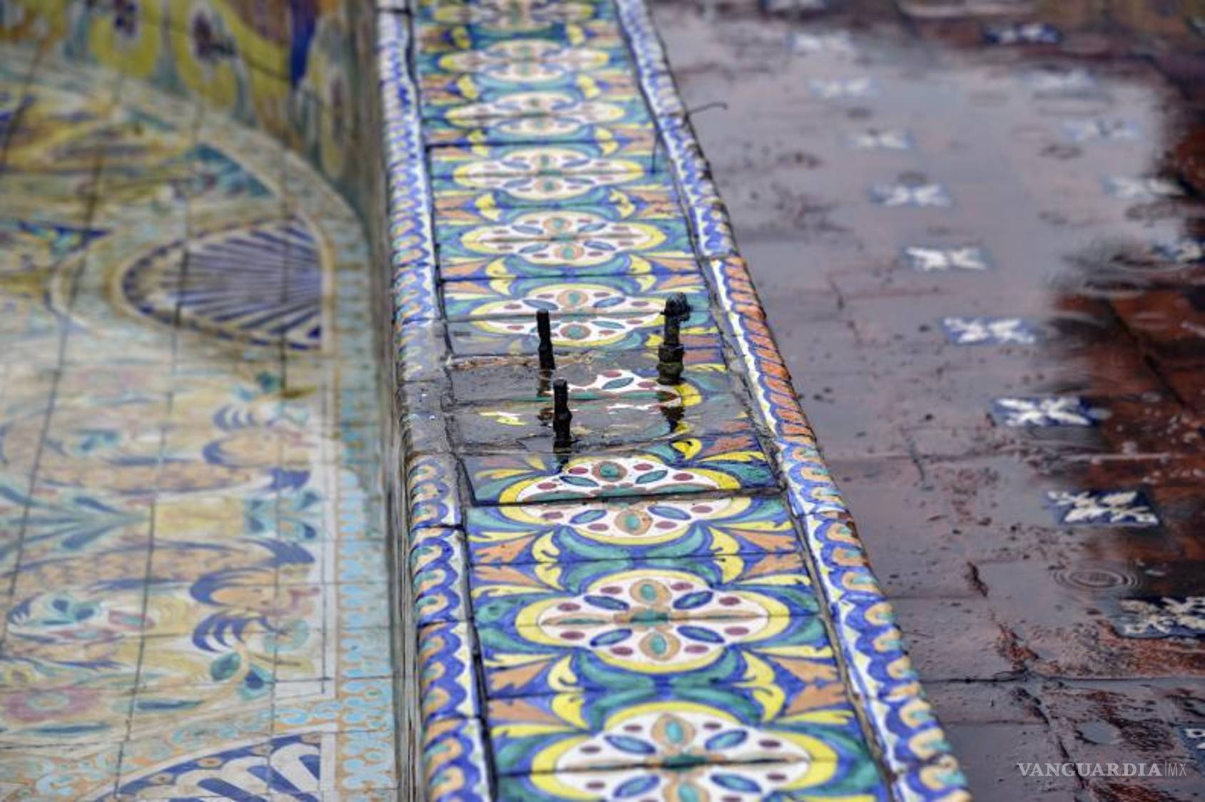 $!Lo que quedó tras el hurto de las ranas de bronce.