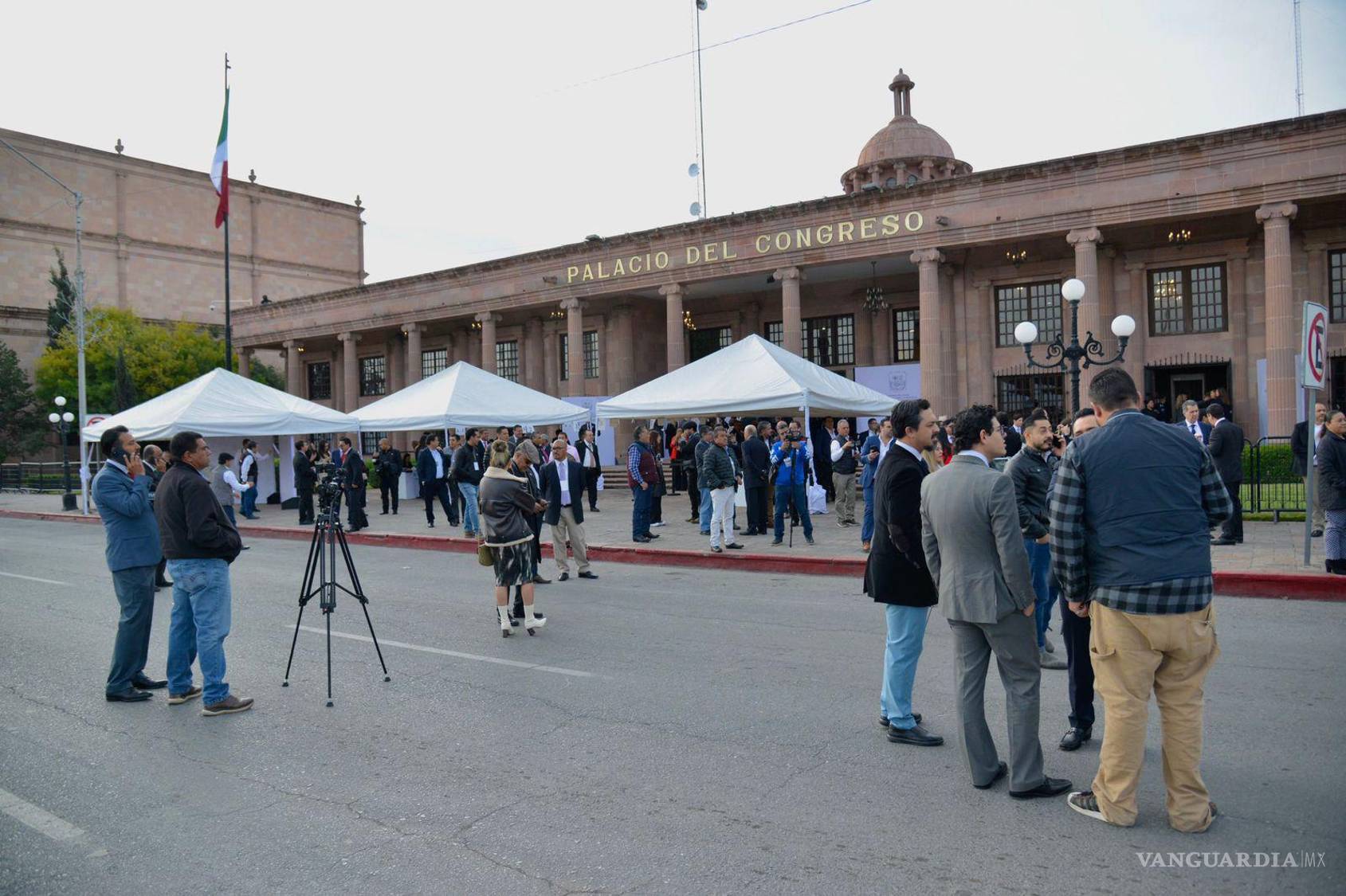 $!El gobernador Manolo Jiménez asume el cargo comprometido con la ciudadanización de la política en Coahuila.