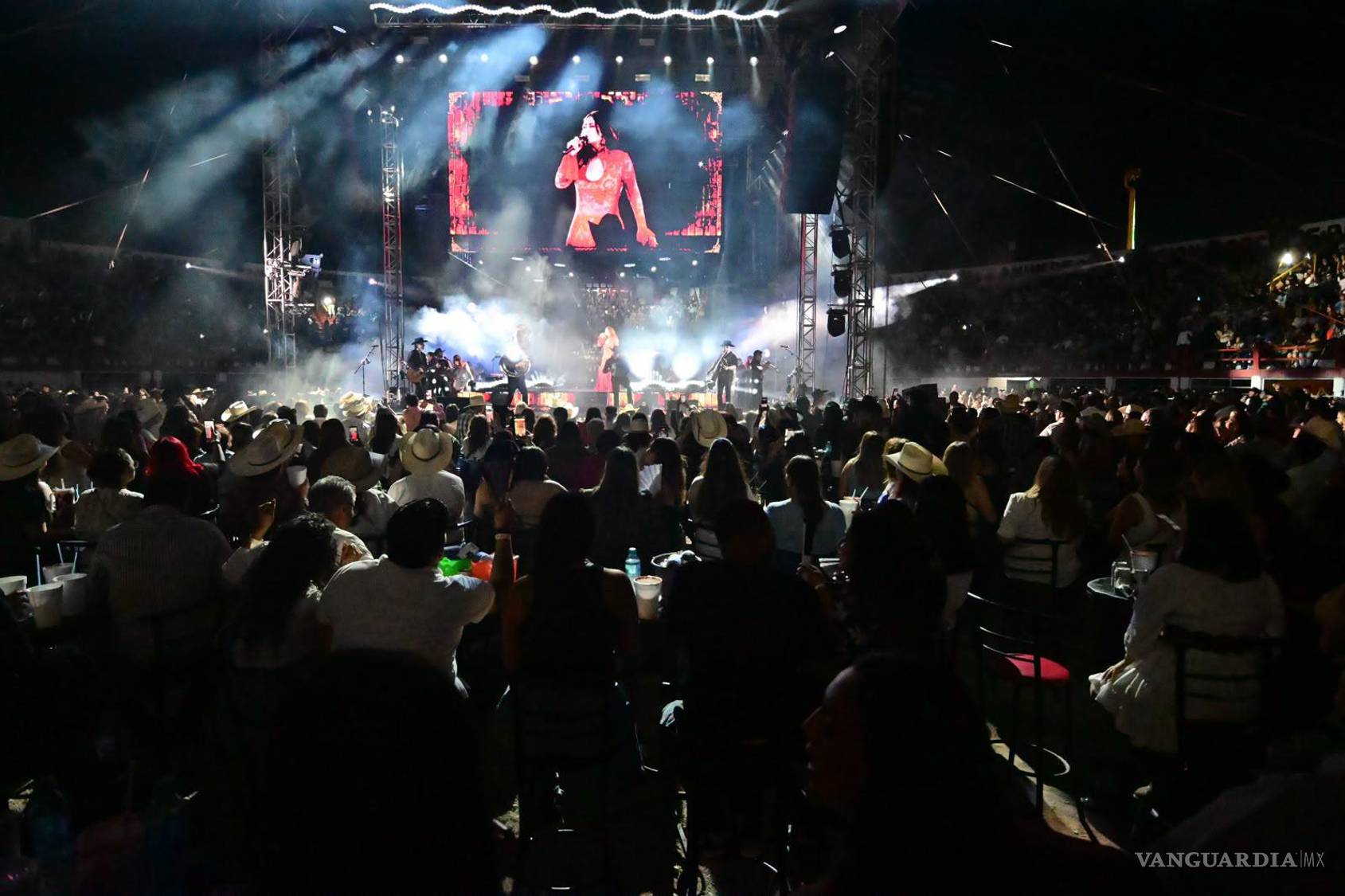 $!Yuridia conquistó al público con un concierto de localidades agotadas, poniendo el cierre musical a una de las ediciones más exitosas de la Feria de San Buenaventura.