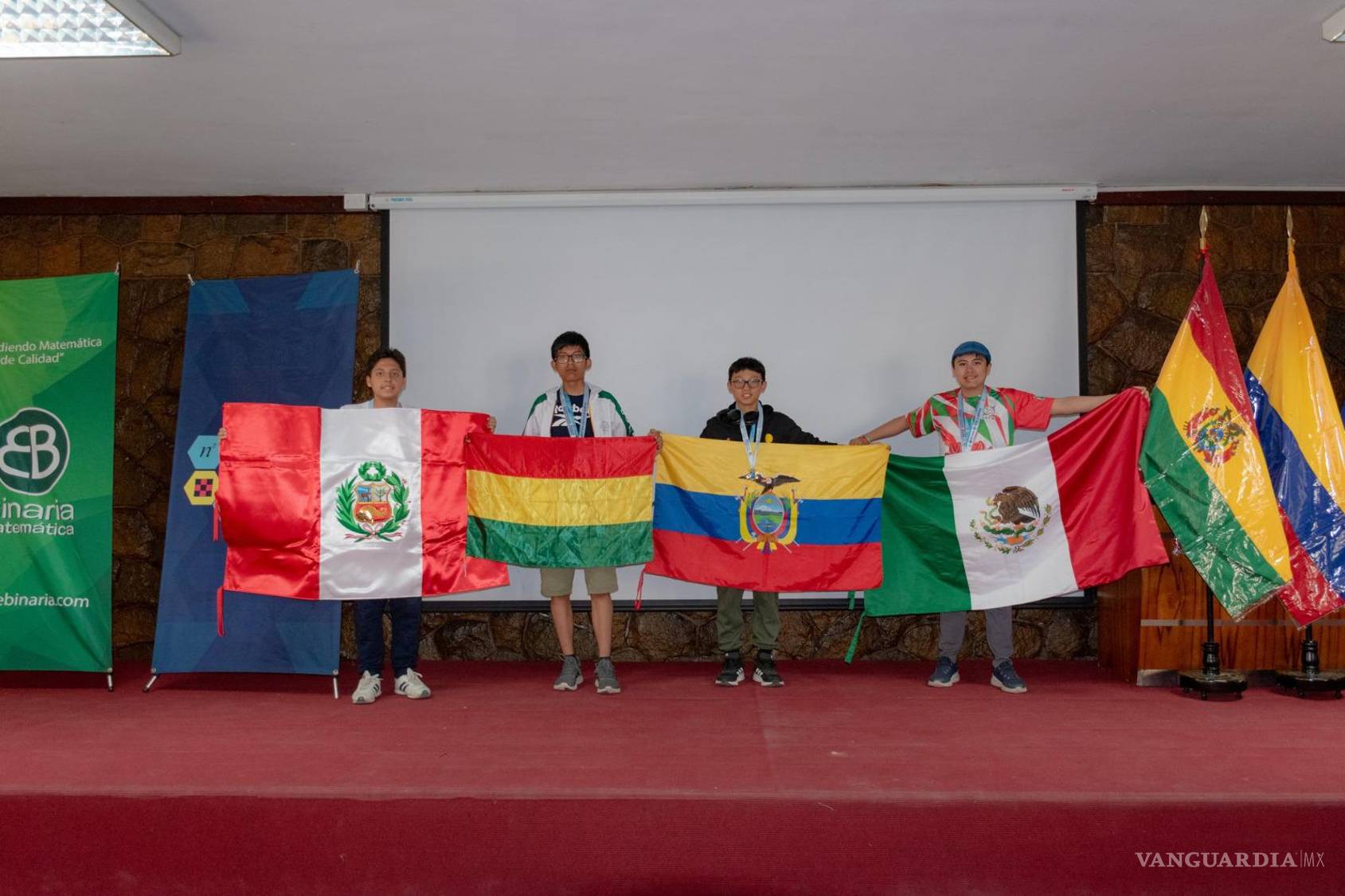 $!Gilberto Ledezma, adolescente saltillense con autismo nivel 1, representó a México en el Torneo Internacional de Jóvenes Matemáticos realizado en Lima, Perú.