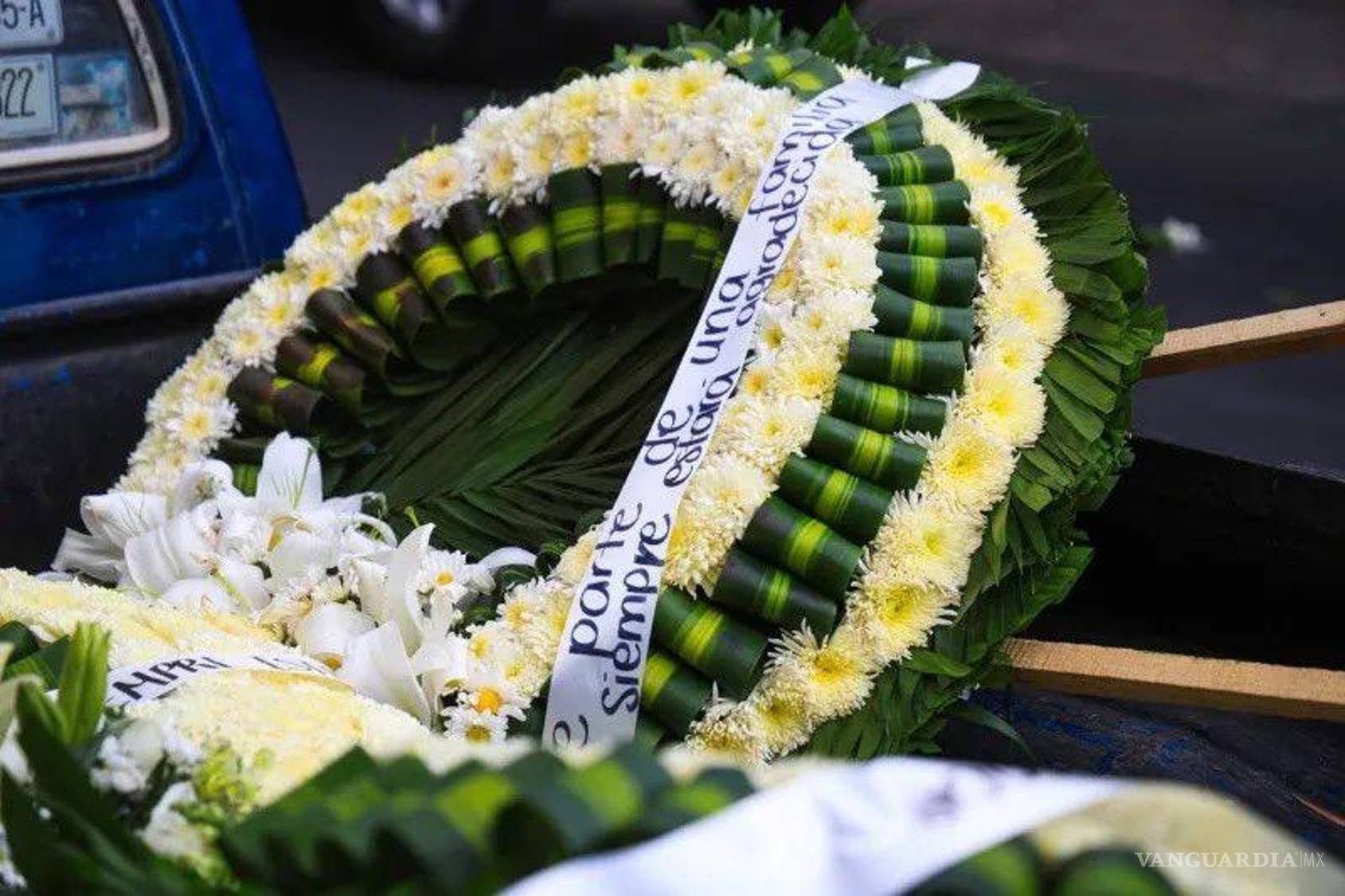 $!Funeral de ‘El Mencho’ en Guadalajara: operativo militar y corona con forma de gallo marcan el velorio