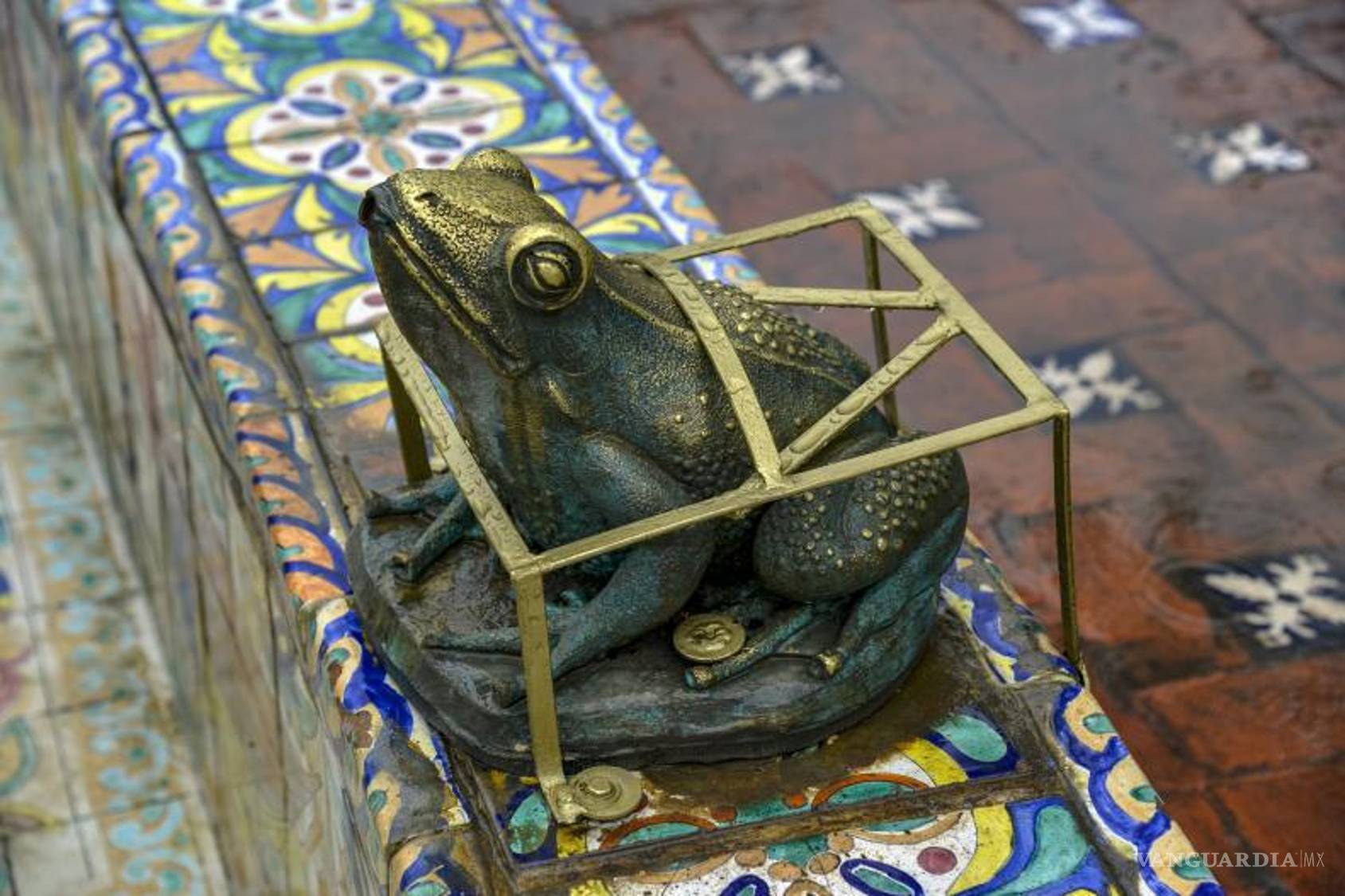 $!Las ranas ahora “lucen” una jaula dorada.