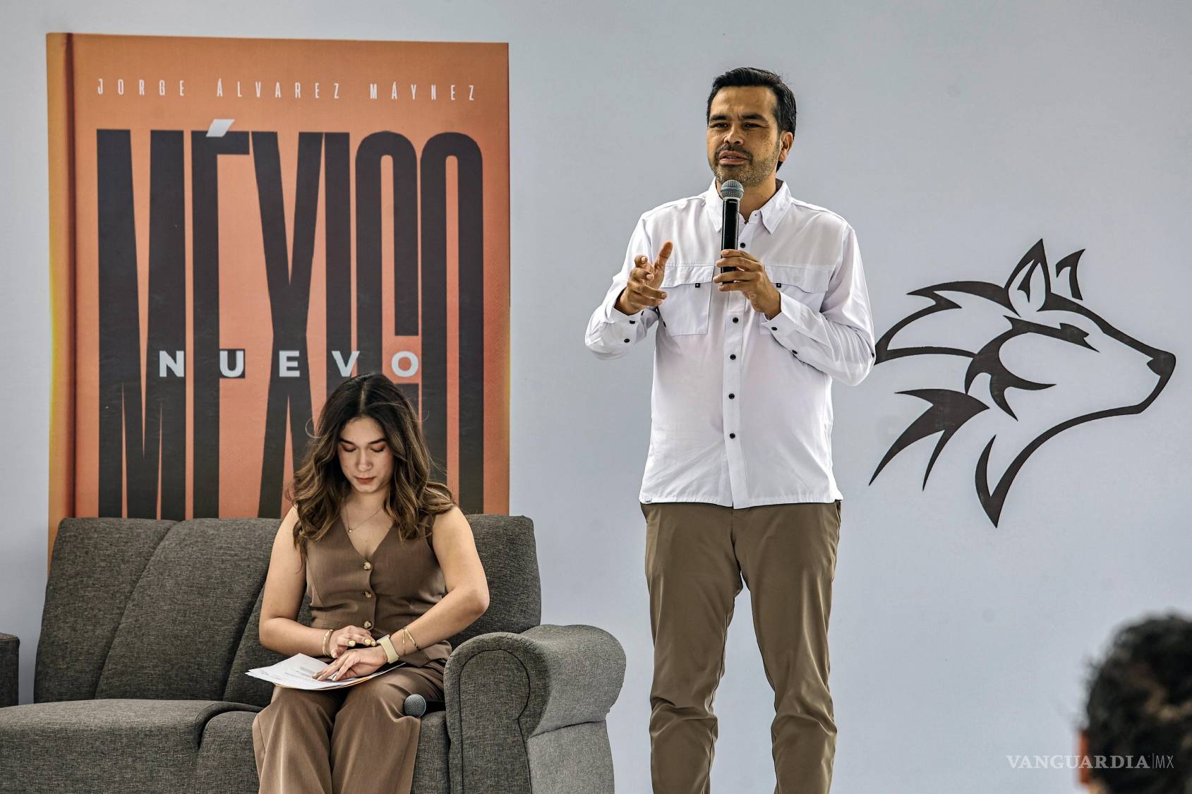 $!Jorge Álvarez Máynez, coordinador nacional de Movimiento Ciudadano, y excandidato a la Presidencia de México visitó la ciudad y presentó su libro en la Universidad de Durango.