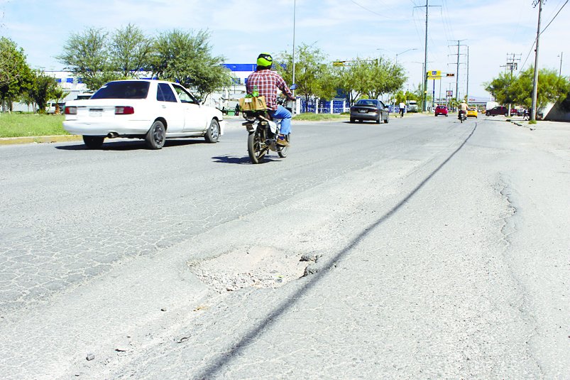 $!Los baches de Torreón, un barril sin fondo