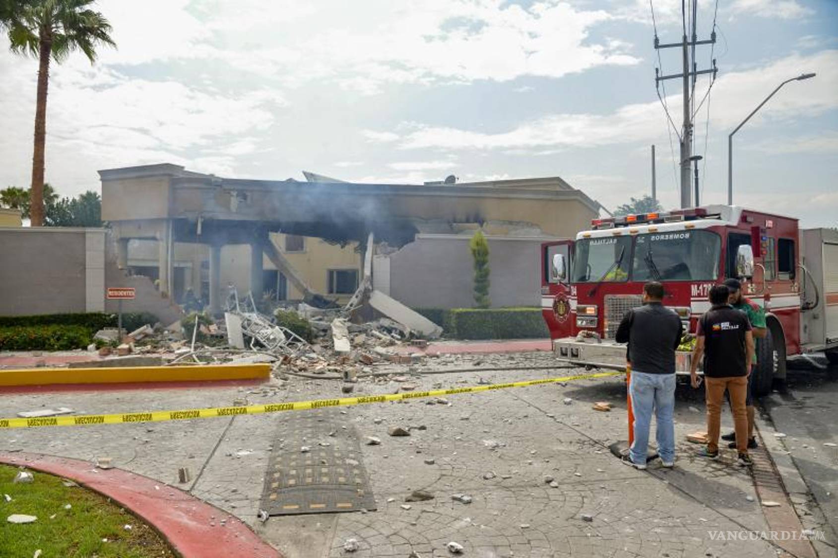 $!Alarma entre los vecinos causó la explosión en Jardines de Versalles.