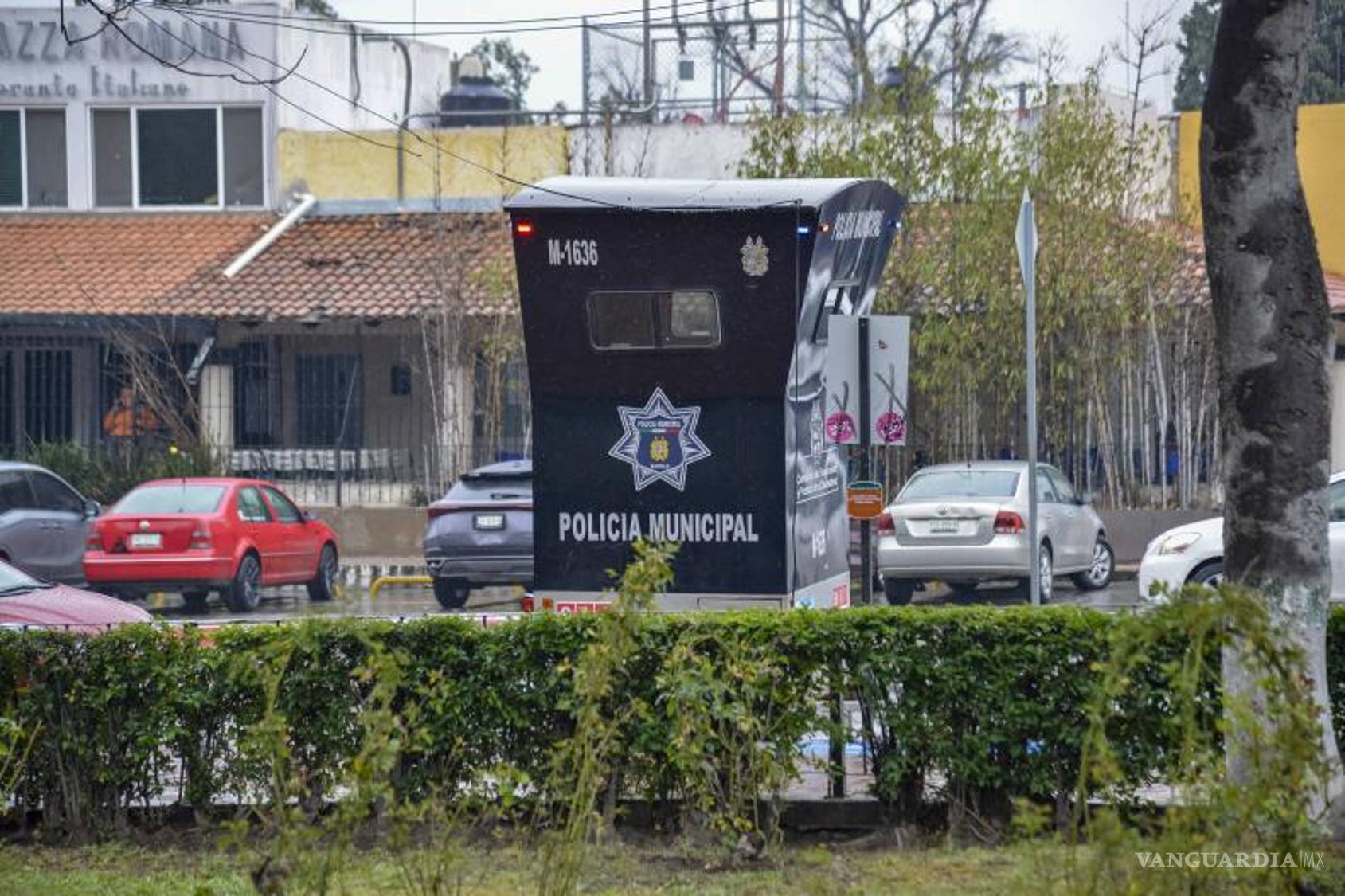 $!Una caseta de policía se encuentra cerca de la fuente.