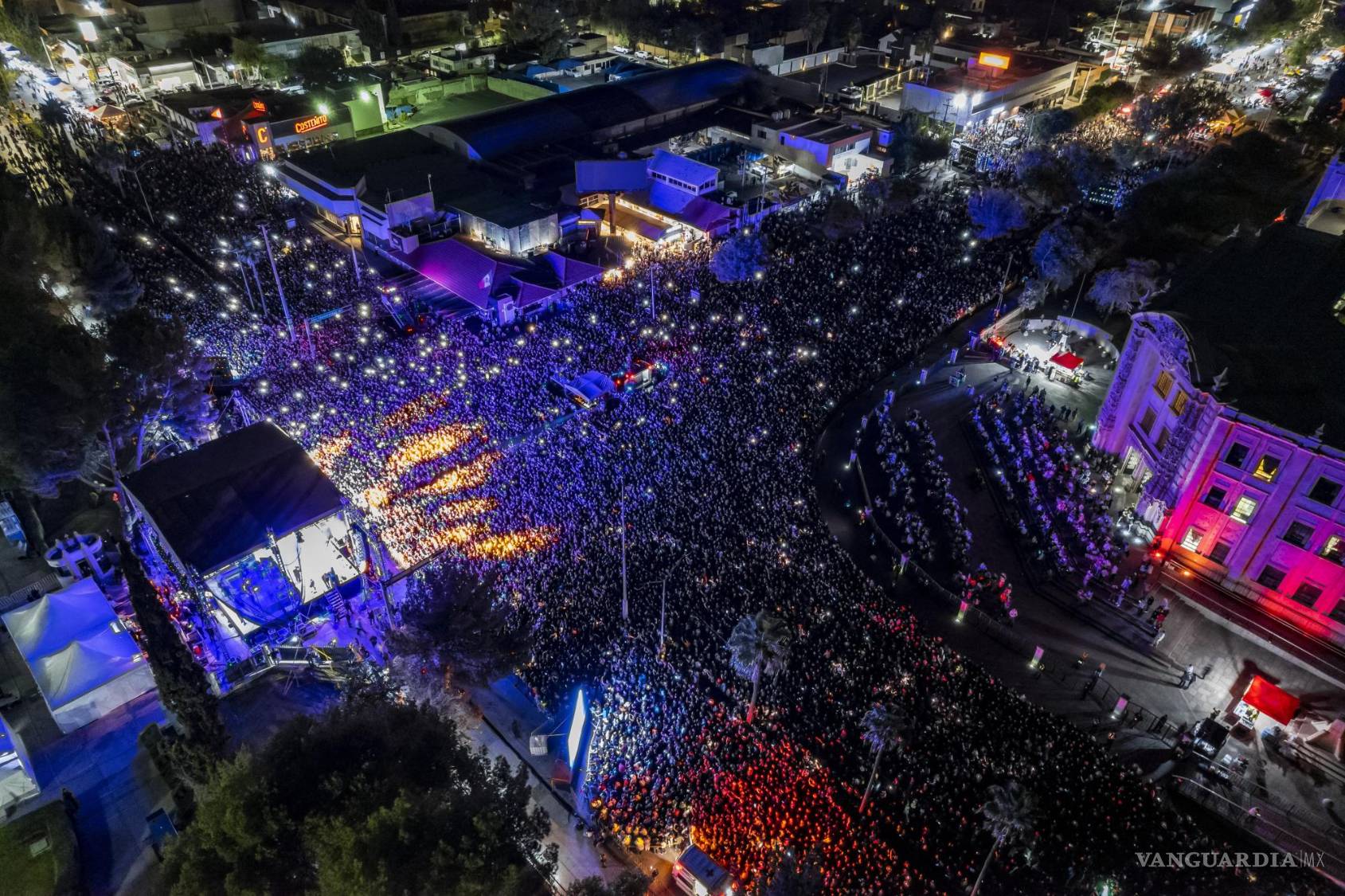 $!De acuerdo a Protección Civil acudieron 50 mil personas al show.