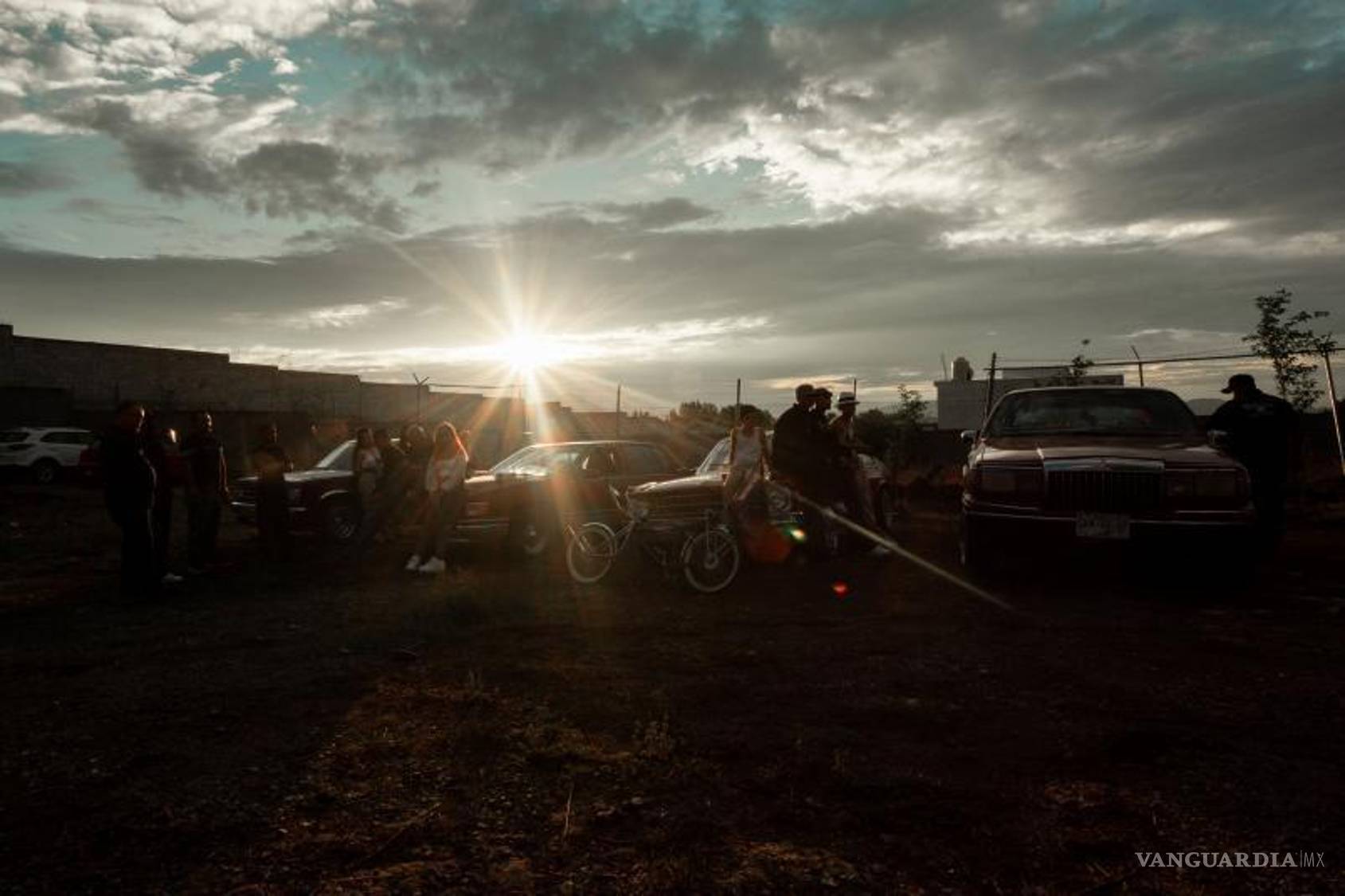 $!Autos lowrider en el Viva la Raza 2022.