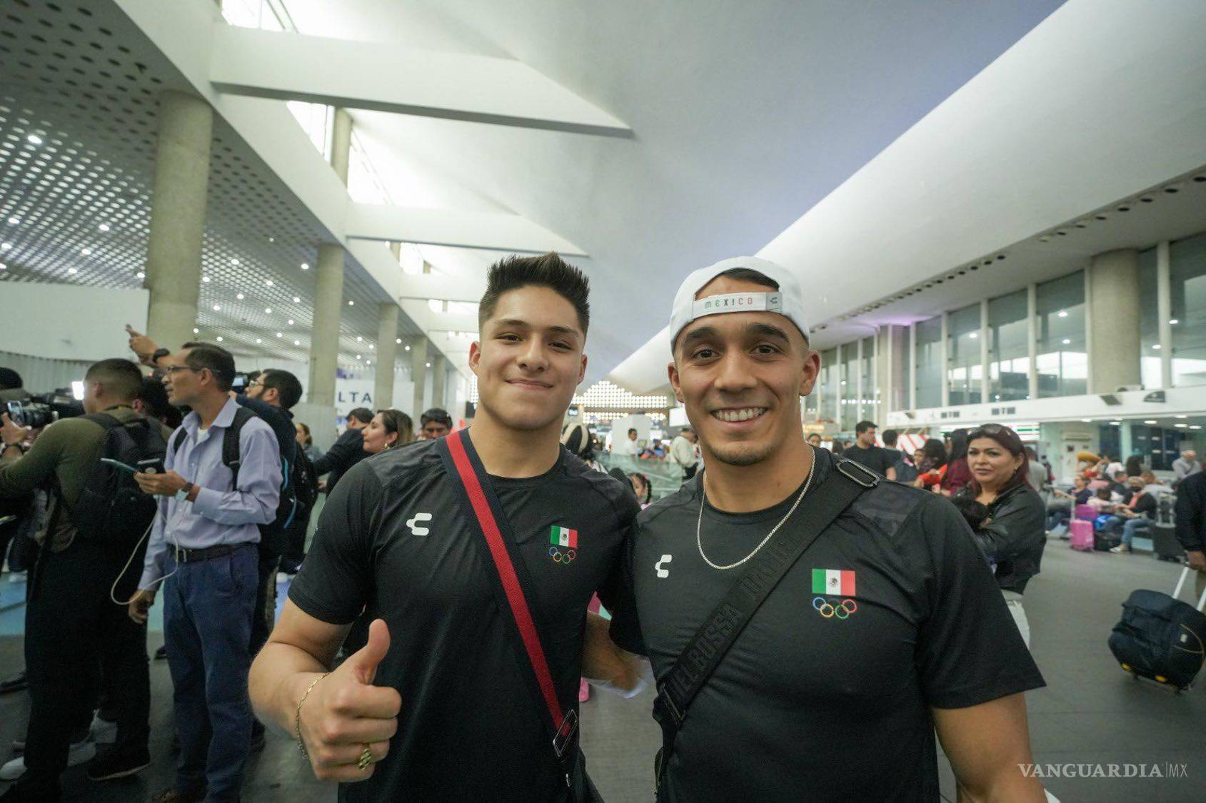 $!El equipo completo e clavados ya se encuentra en la Villa Olímpica.