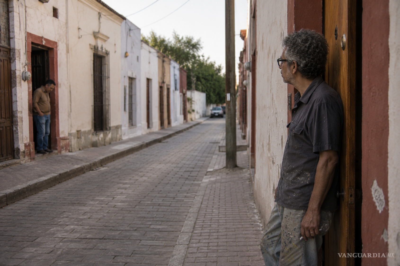 $!Durante años, un artista cubano y su vecino vivieron frente a frente en una calle angosta del Centro Histórico. Se observaban, reconocían sus horarios y coincidían a pocos metros, pero el saludo nunca llegó.