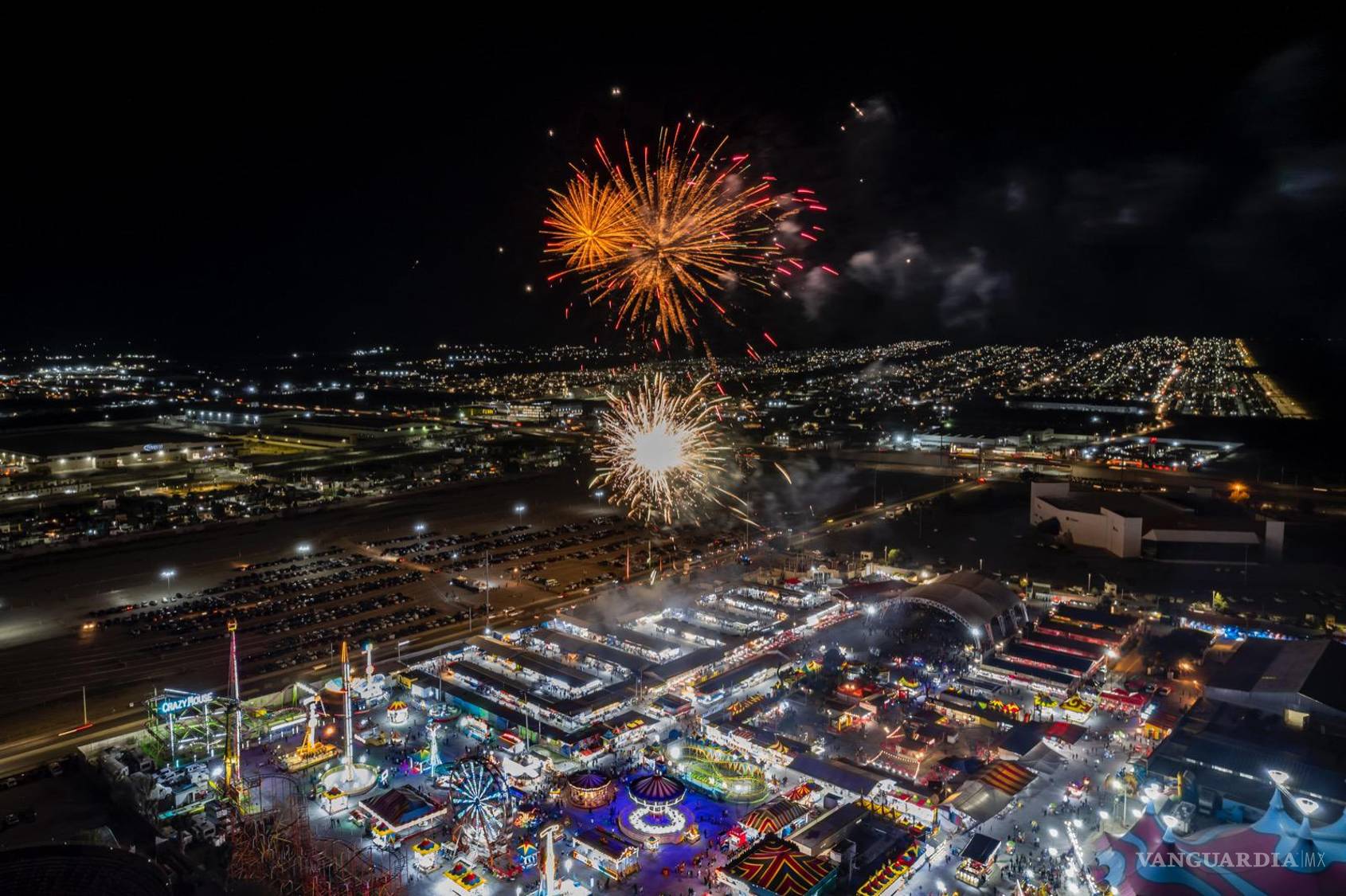 $!La pirotecnia fue del agrado de los presentes.