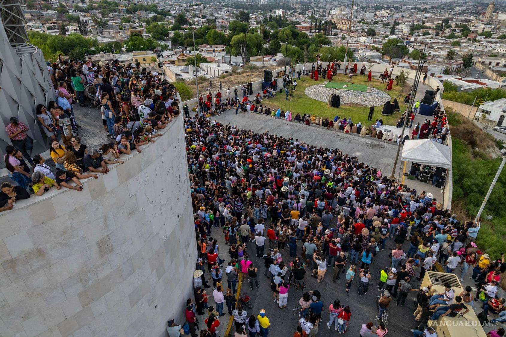 $!La ciudad vivió una jornada de reflexión y tradición con la 49ª edición de este evento, que cada año reúne a miles de personas.
