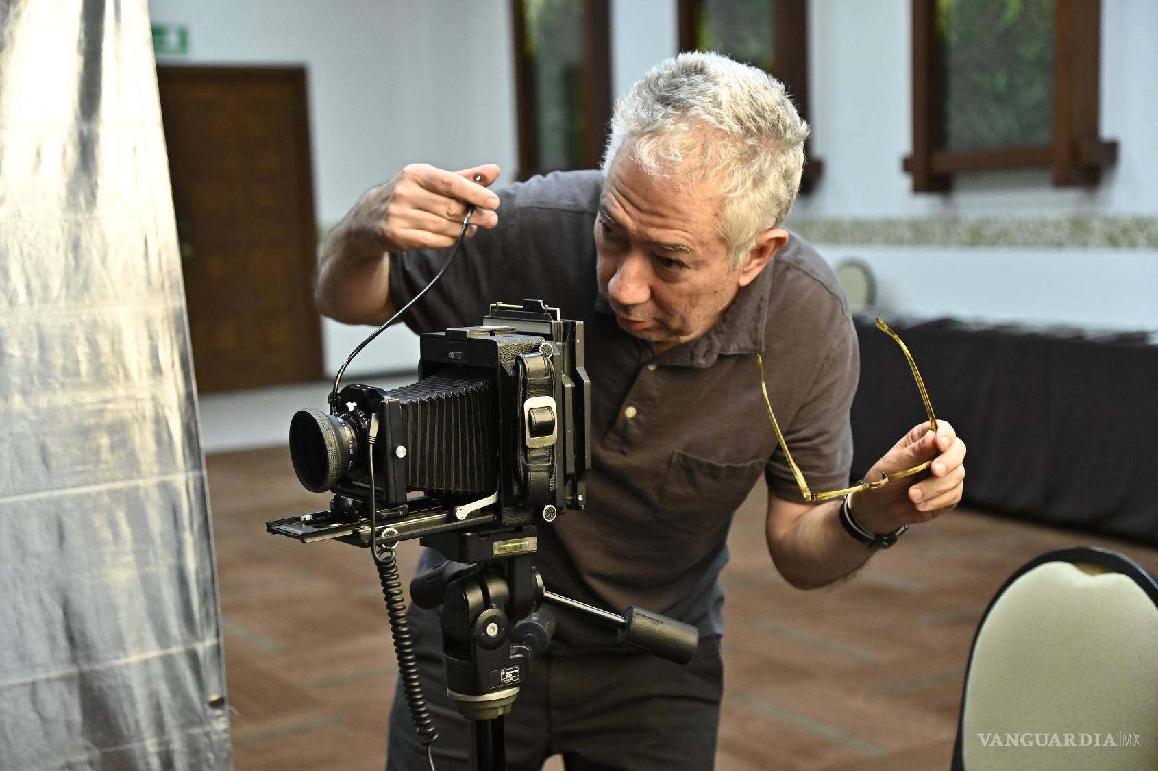 $!Experiencia. Preparación del set: luz, encuadre y silencio antes del retrato.