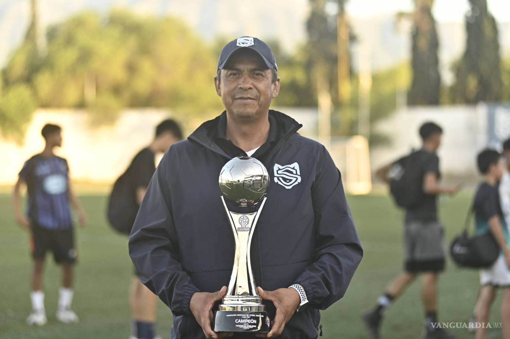 $!Joel de León Acosta llevó a Saltillo Soccer al campeonato de Liga TDP tras una campaña que consolidó al equipo como protagonista.