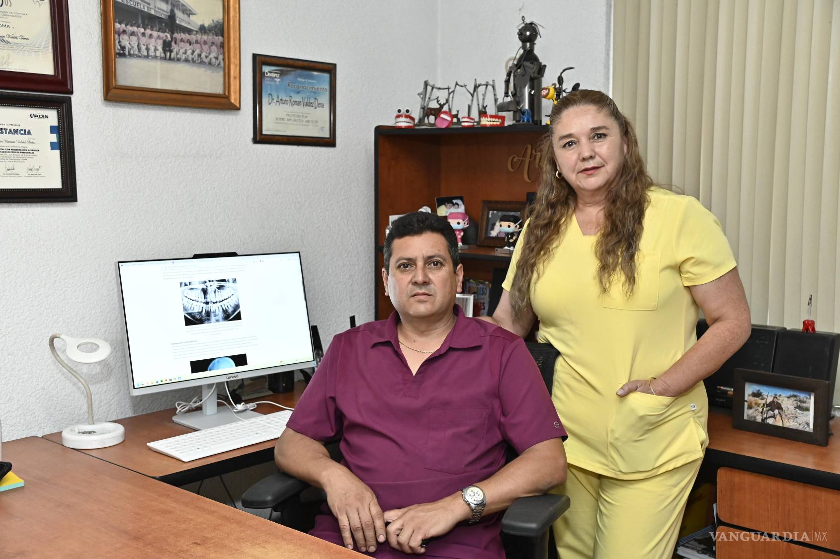 $!El Dr. Arturo Román Valdés Dena y la Dra. Gabriela Padilla Pradis advierten que una boca sana es clave para prevenir problemas cardíacos.