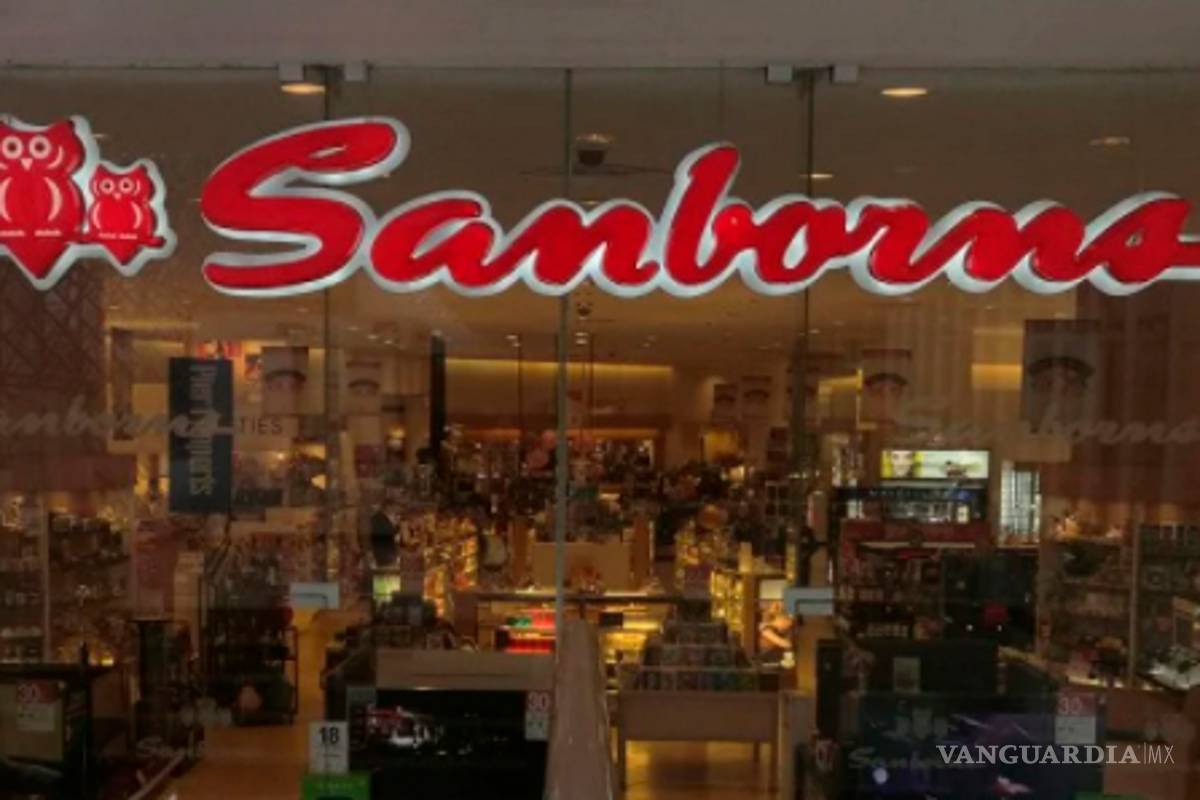 En segundos roban Sanborns de Pedregal en la CDMX; rompen vitrinas y se llevan todo