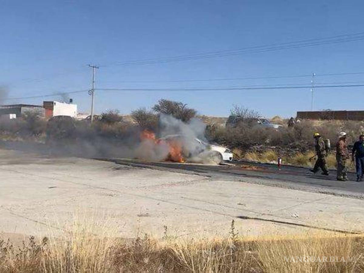 $!Se registran narcobloqueos y quema de vehículos cerca de instalaciones del Ejército en Fresnillo