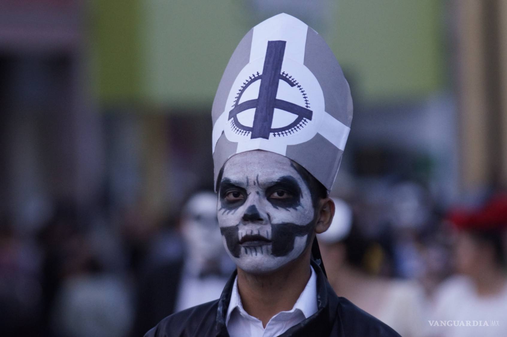 $!En Saltillo, conmemoran a los muertos con desfile