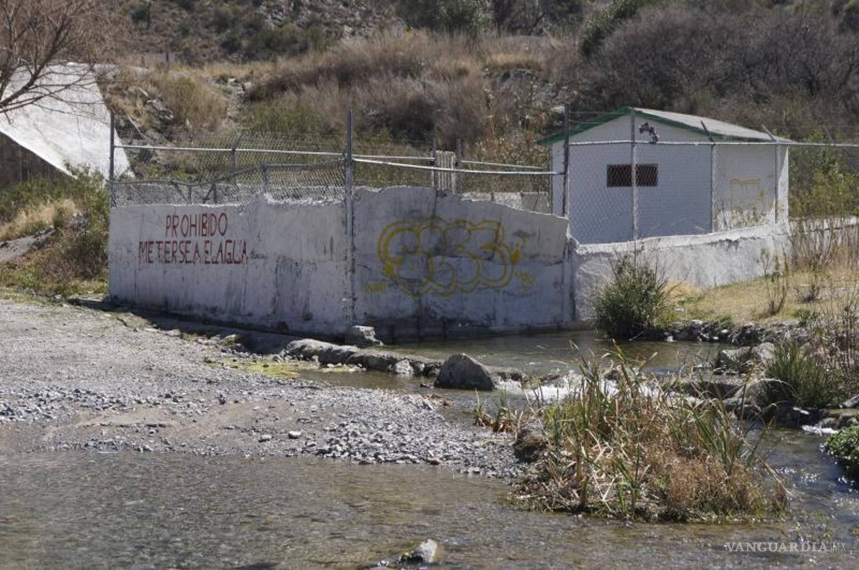 $!“Nos dimos cuenta de que se instalaba una tubería de 18 pulgadas en una obra promovida por el municipio de Arteaga, sin avisarnos y sin autorizaciones de ningún tipo”, dijo.