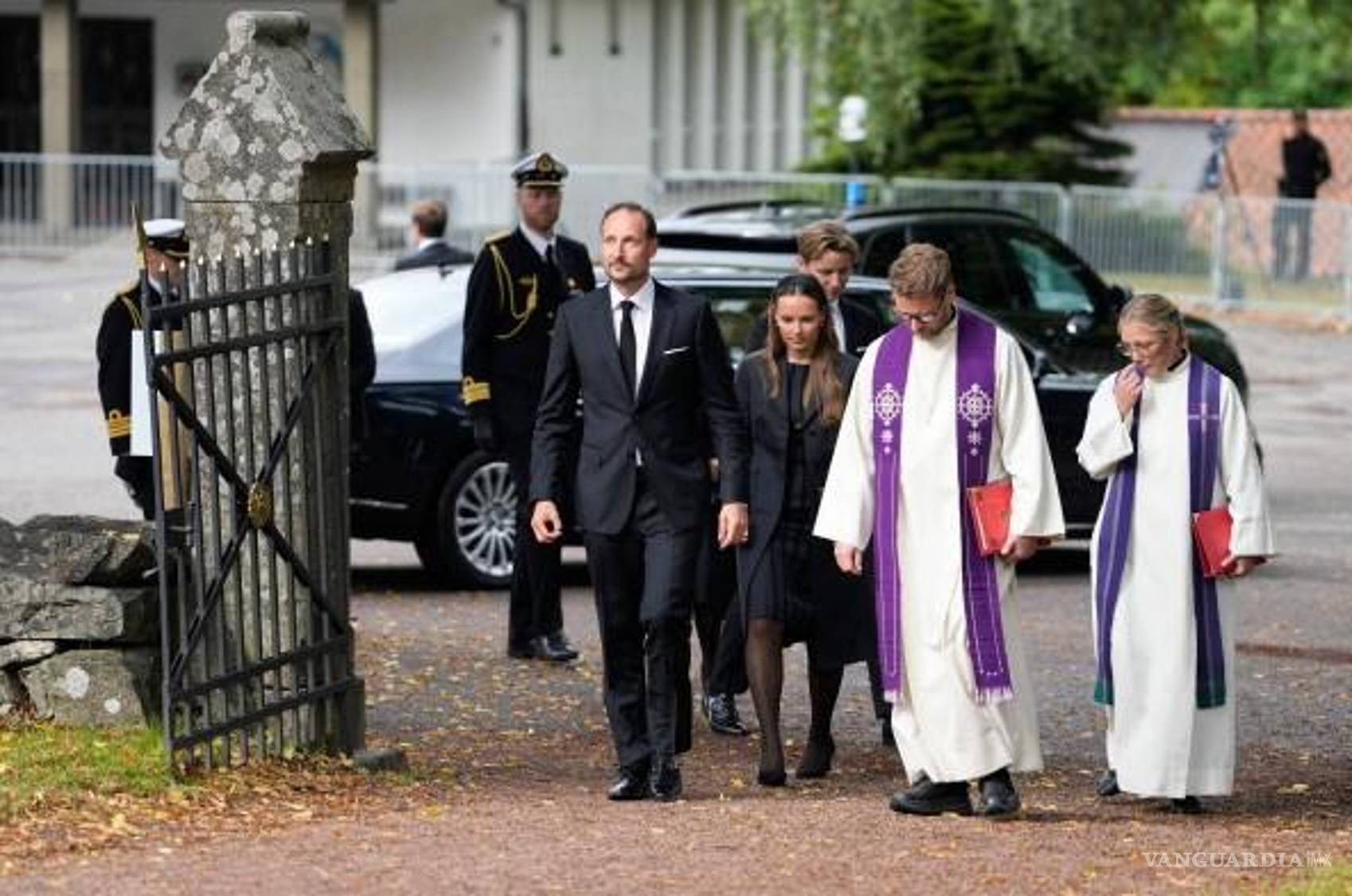 $!Con su fallecimiento terminó una de las etapas más largas de la monarquía noruega contemporánea y comenzó una nueva con la llegada al trono de su hijo, el rey Haakon VIII.