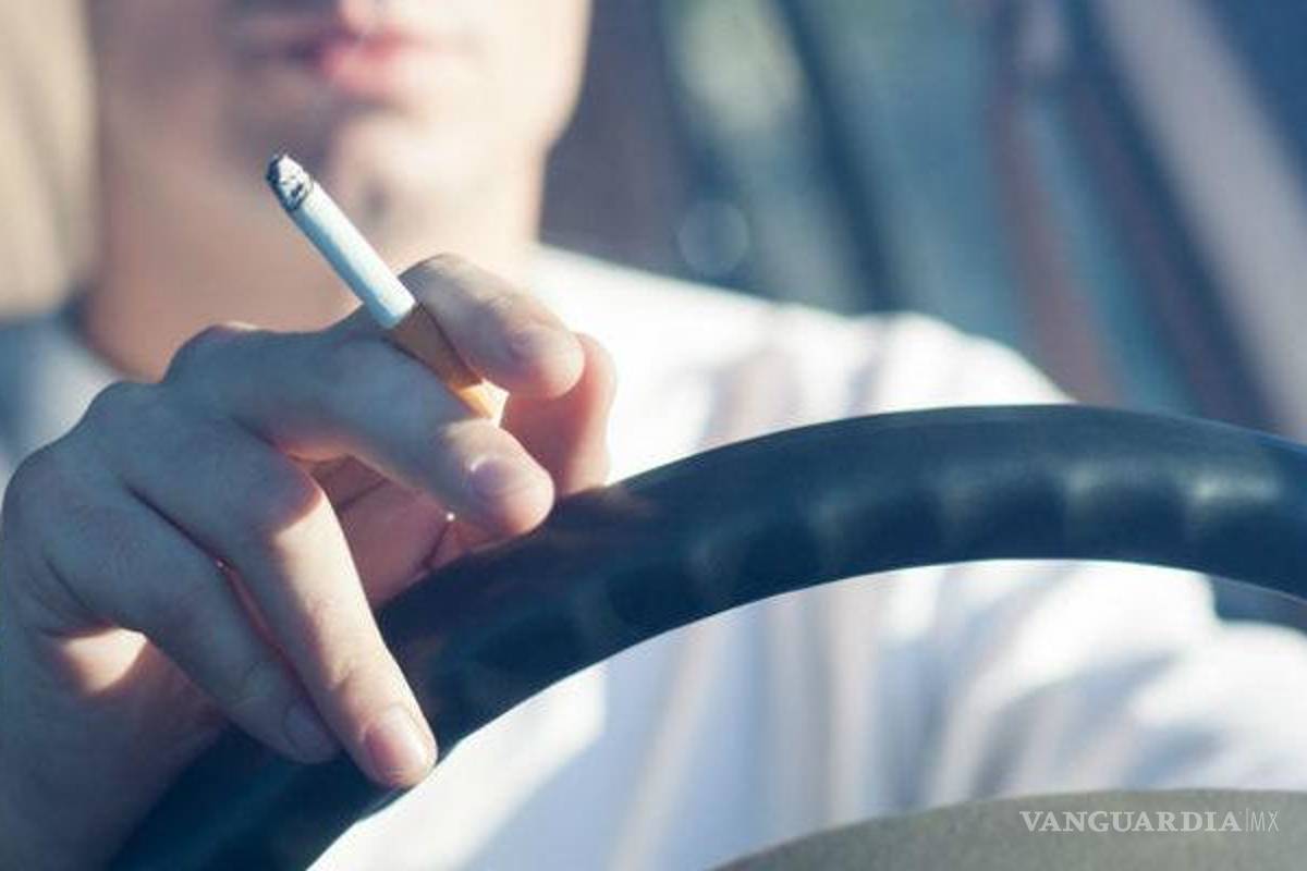 Fumar y conducir tiene nefastas consecuencias