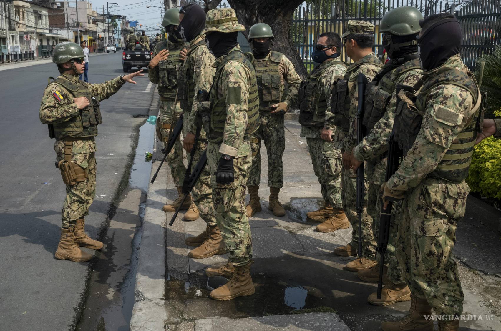 $!Militares durante operativos de redada en barrios de Guayaquil y alrededores, Ecuador.