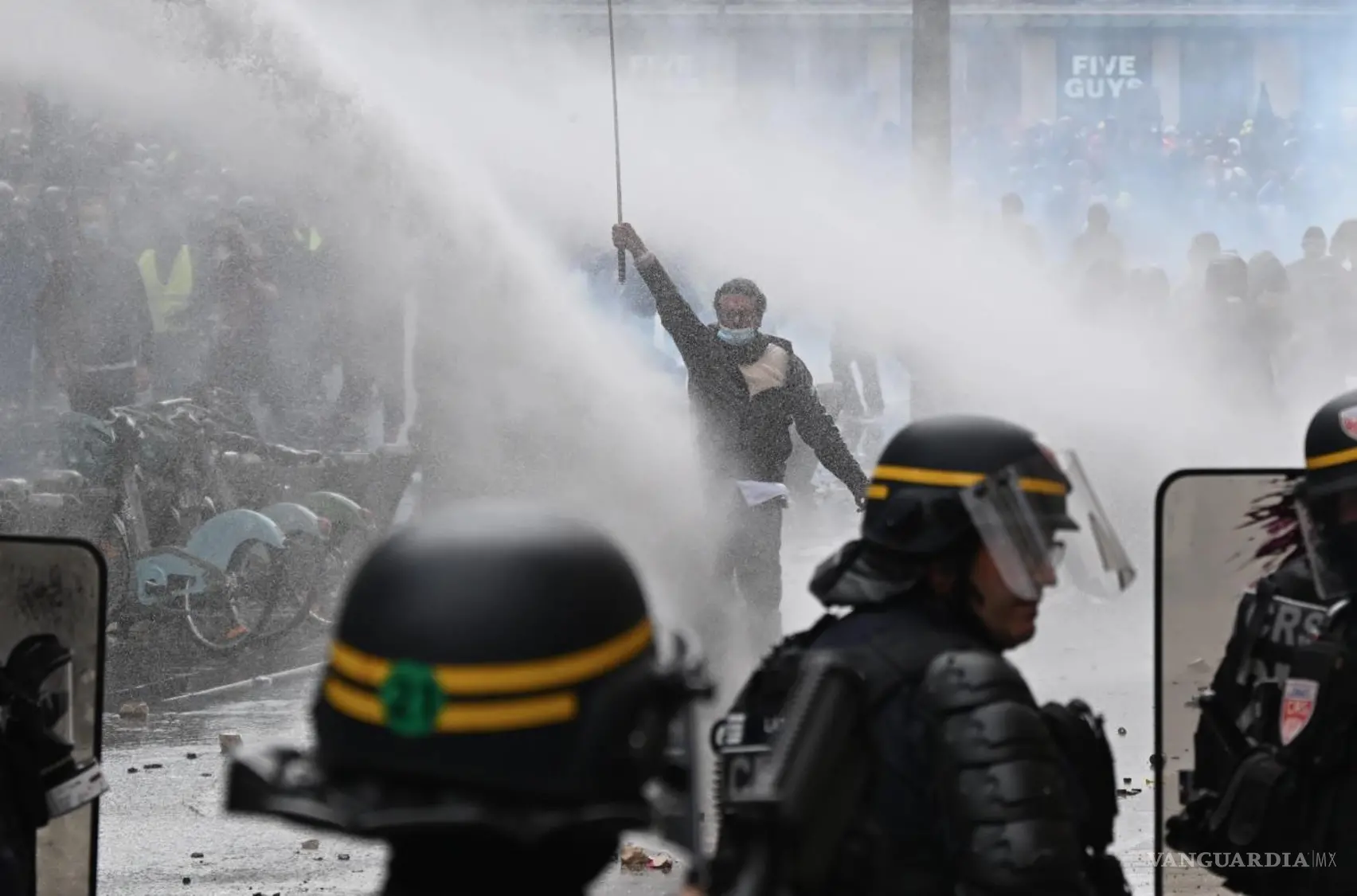 $!Las movilizaciones reunieron a manifestantes en distintas ciudades del país y estuvieron acompañadas de graves incidentes en algunos puntos.