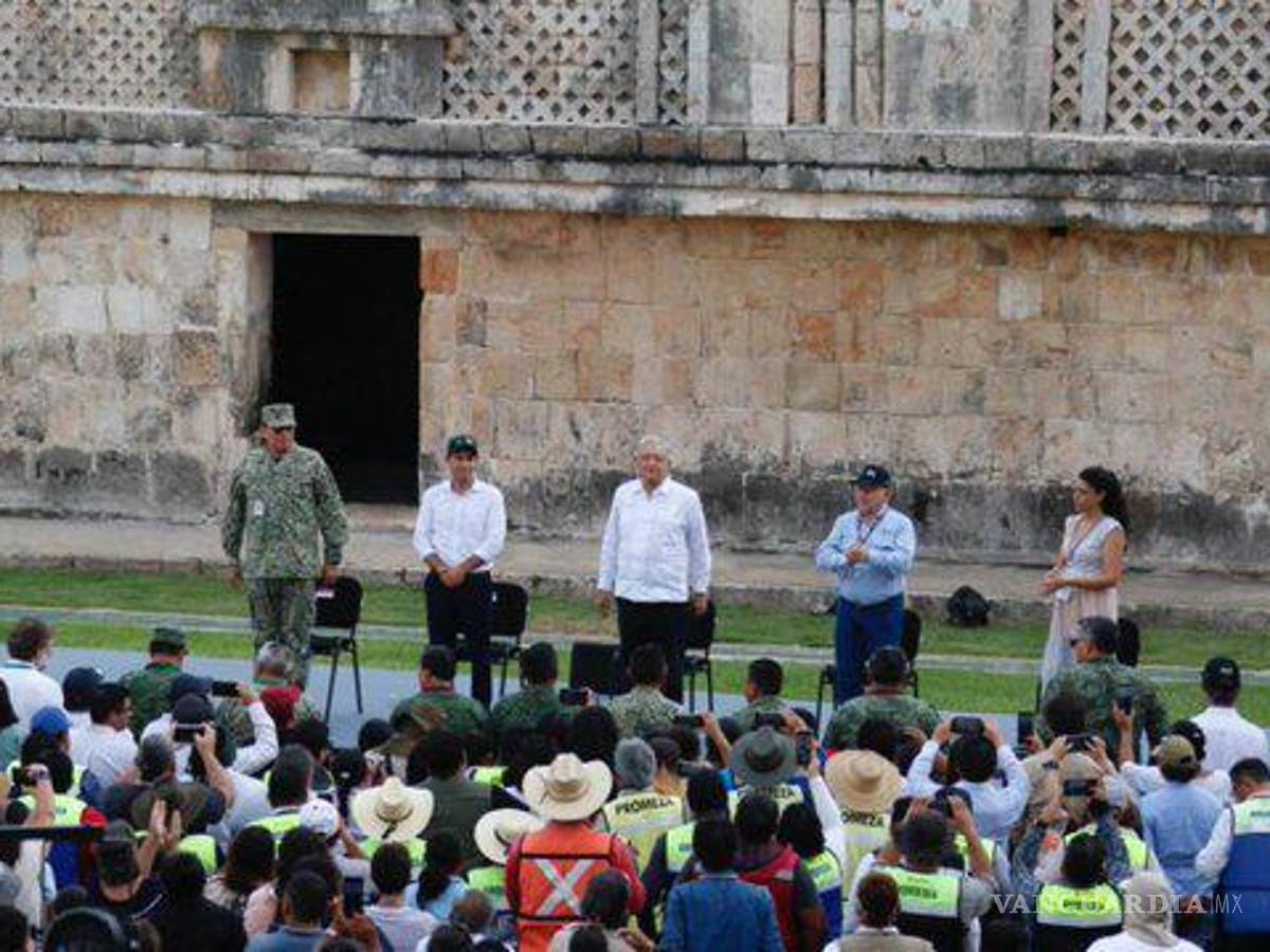 $!Lo acompañaron el gobernador de Yucatán, Mauricio Vila; el director del INAH, Diego Prieto; el secretario de la Defensa, Luis Cresencio Sandoval, y el director de la zona de Uxmal, José Huchim Herrera