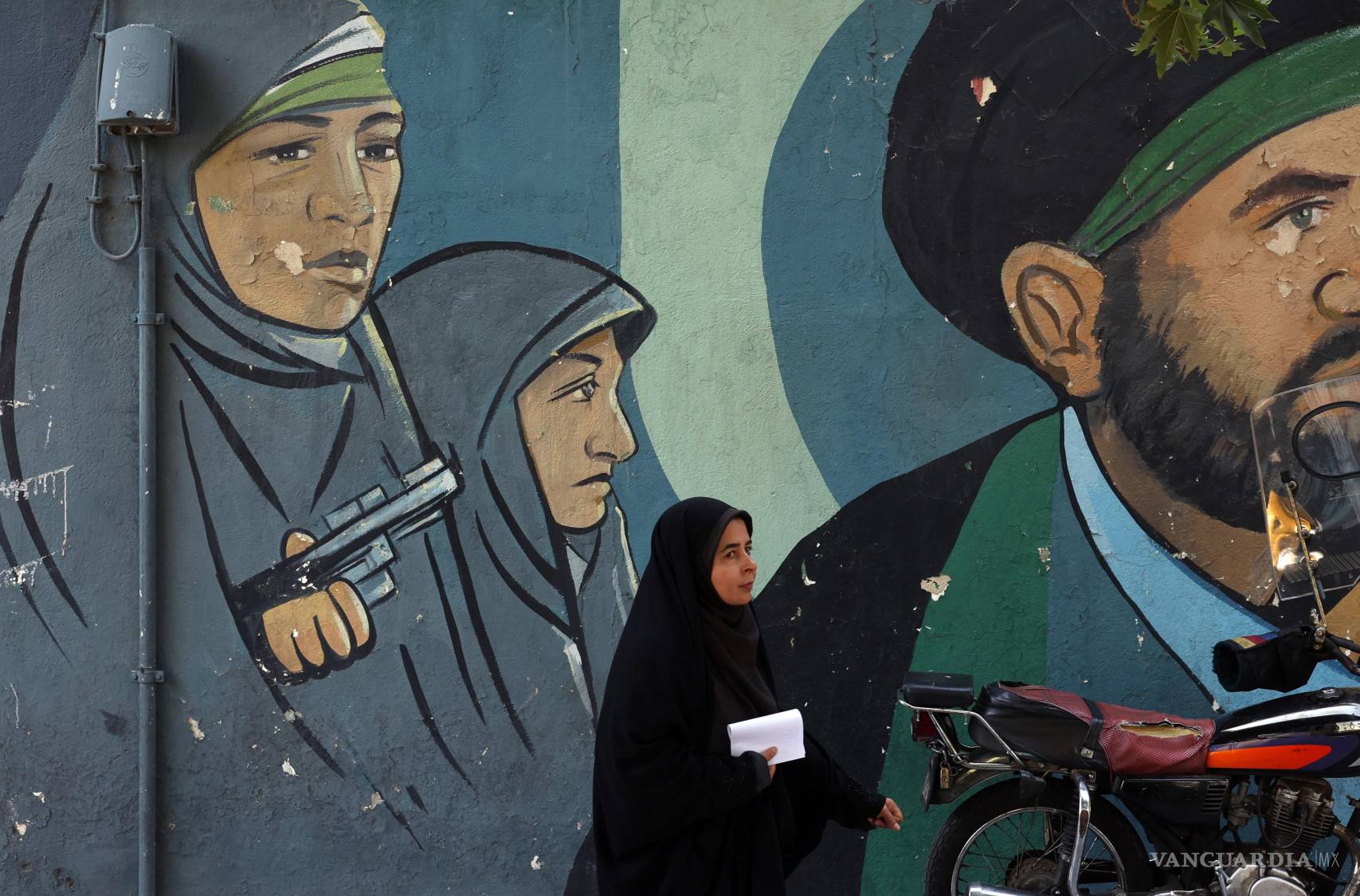 $!El día a día de los ciudadanos iraníes se ha convertido en una dura lucha por la supervivencia en medio de un alto al fuego inestable y la constante sombra de nuevas represalias militares.