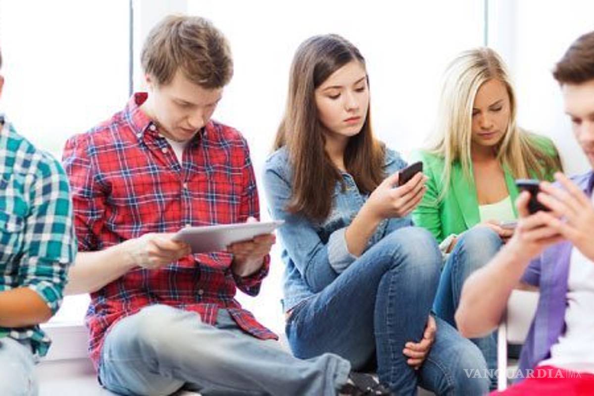 Las redes sociales limitan socialización, alerta experto