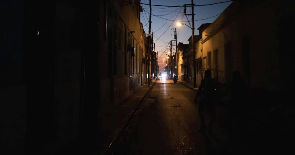 Cuba, en la oscuridad, apaga 74% del alumbrado público por falta de combustible. Noticias en tiempo real
