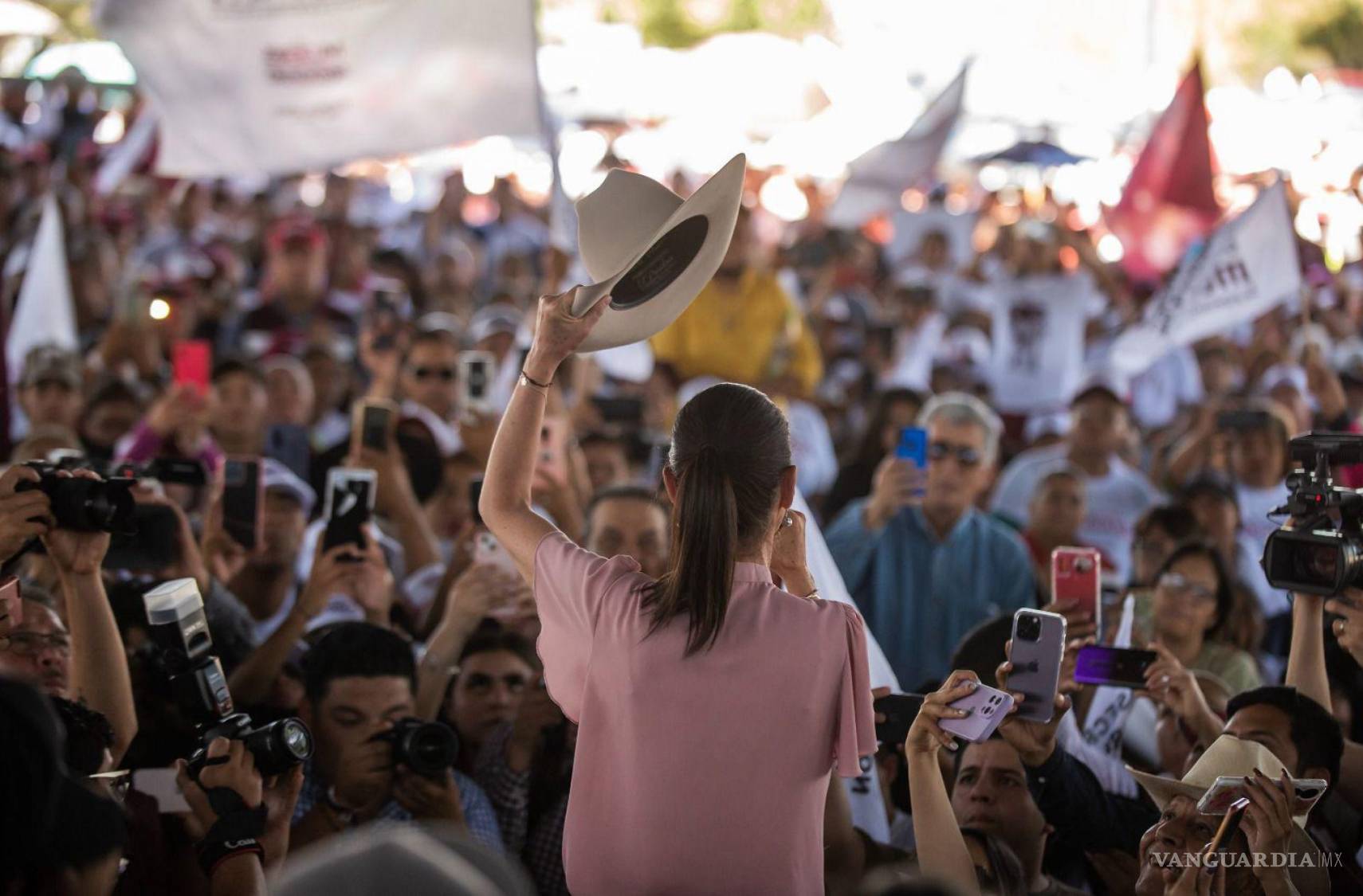 $!Sheinbaum comentó que Coahuila es un gran Estado, lamentablemente tiene muchos años gobernado de una manera donde “se ha seguido generando la desigualdad, la pobreza y la corrupción, es momento del cambio y lo más importante que la gente lo sabe”.